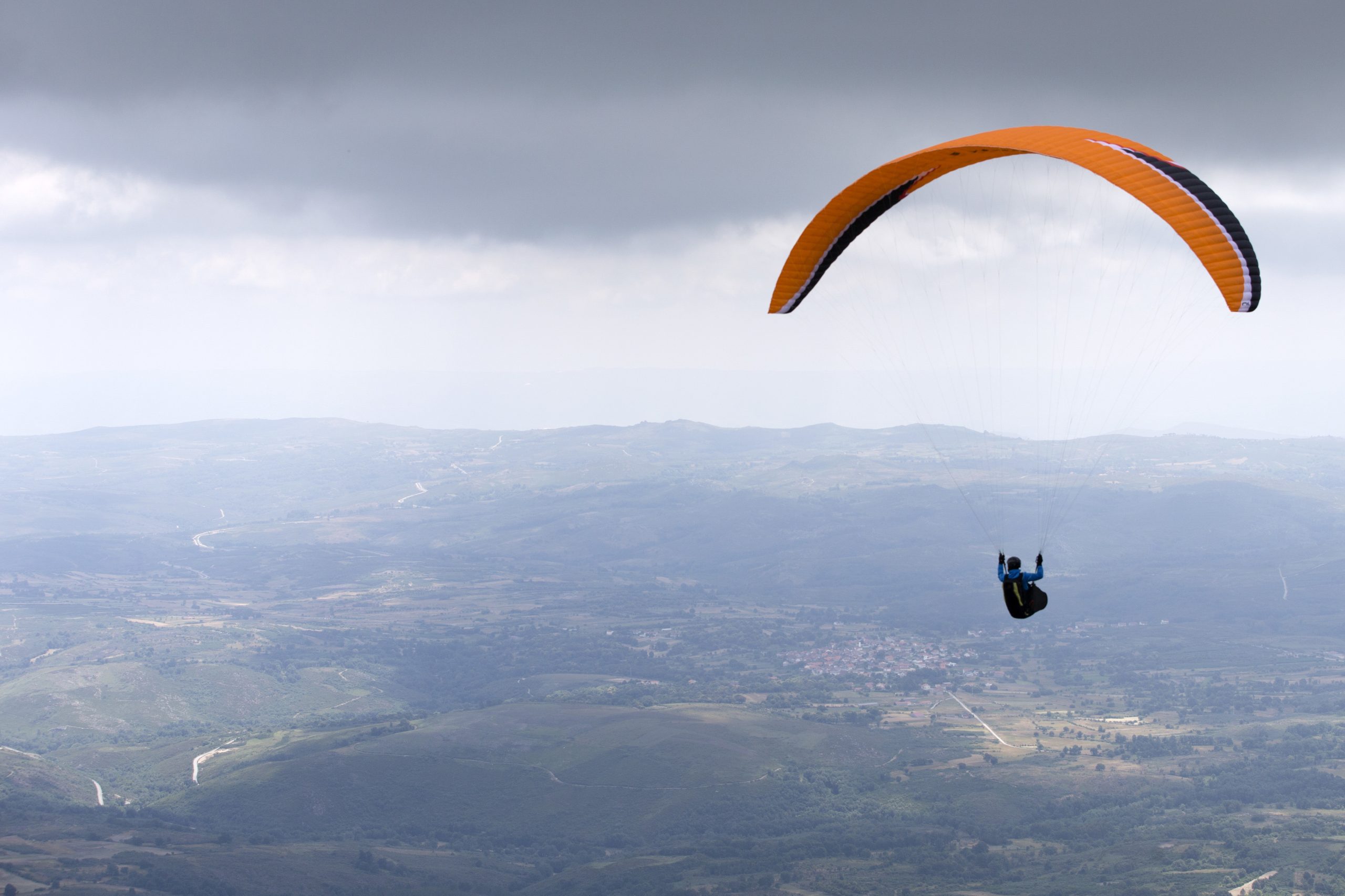 Dois feridos em acidente com parapente na Lousã