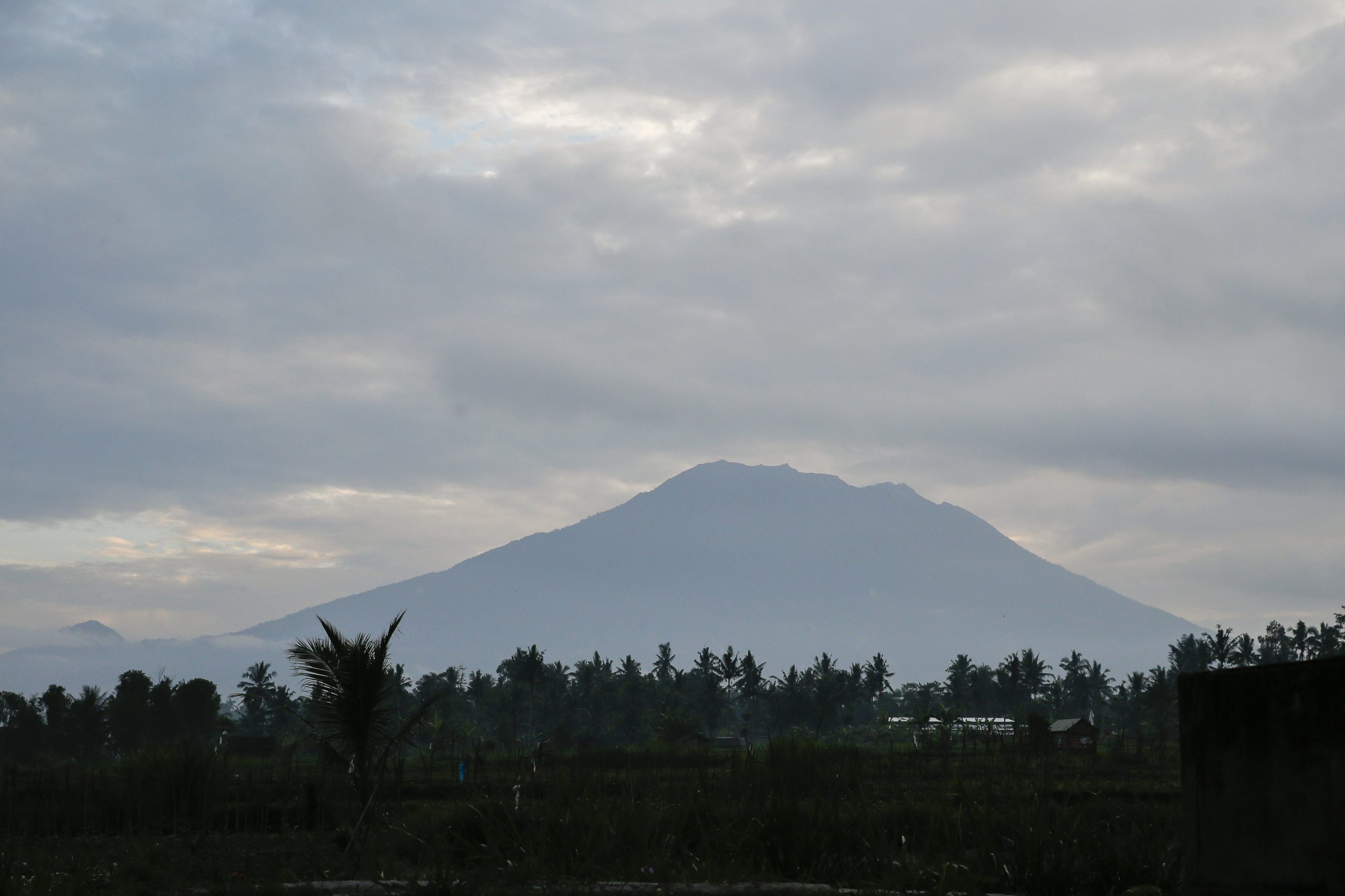 Indonésia prepara-se para desviar aviões em caso de erupção em Bali