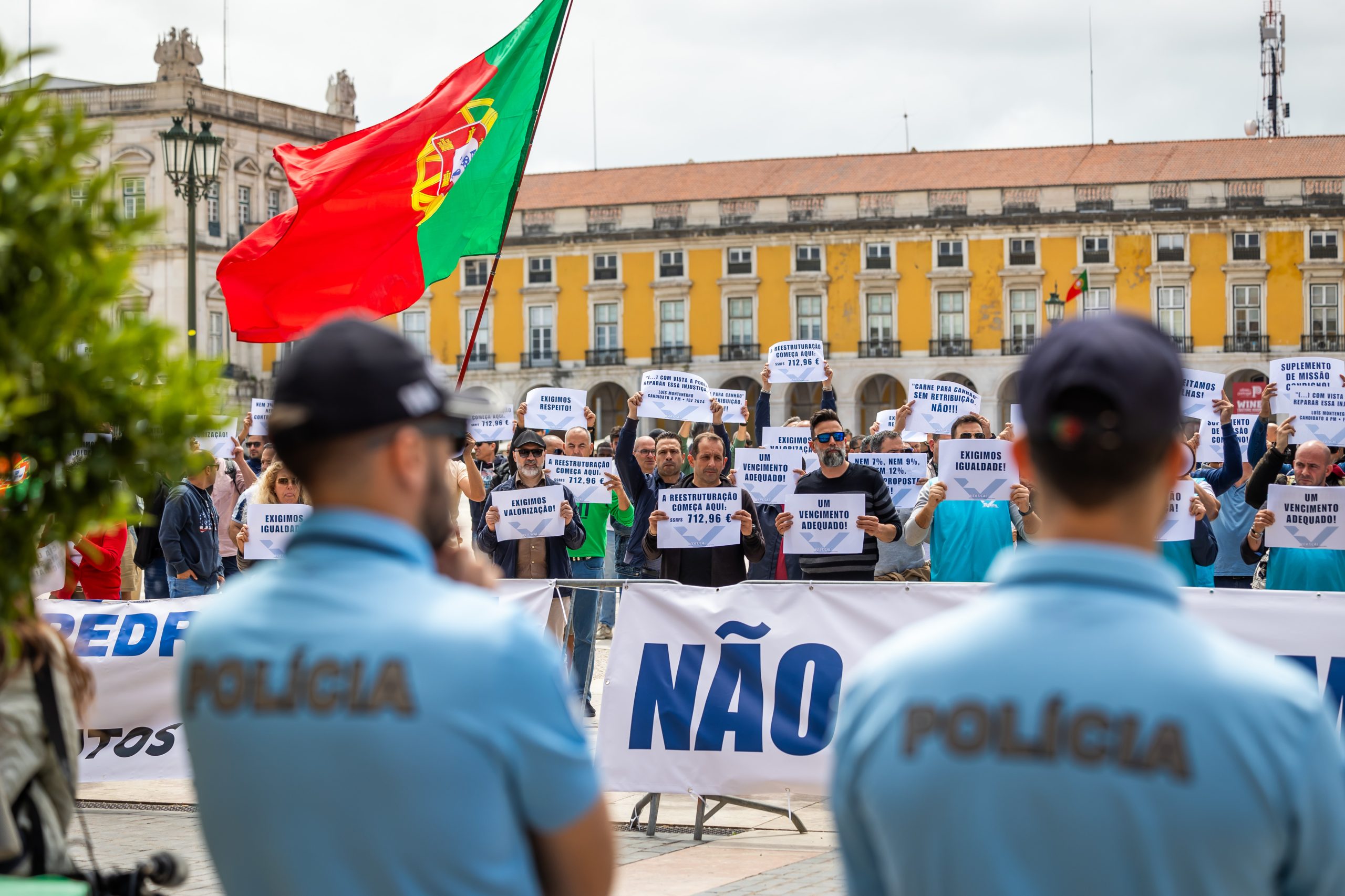 Governo propõe aumento de 300 euros aos polícias. MAI não chega a acordo com sindicatos e associações
