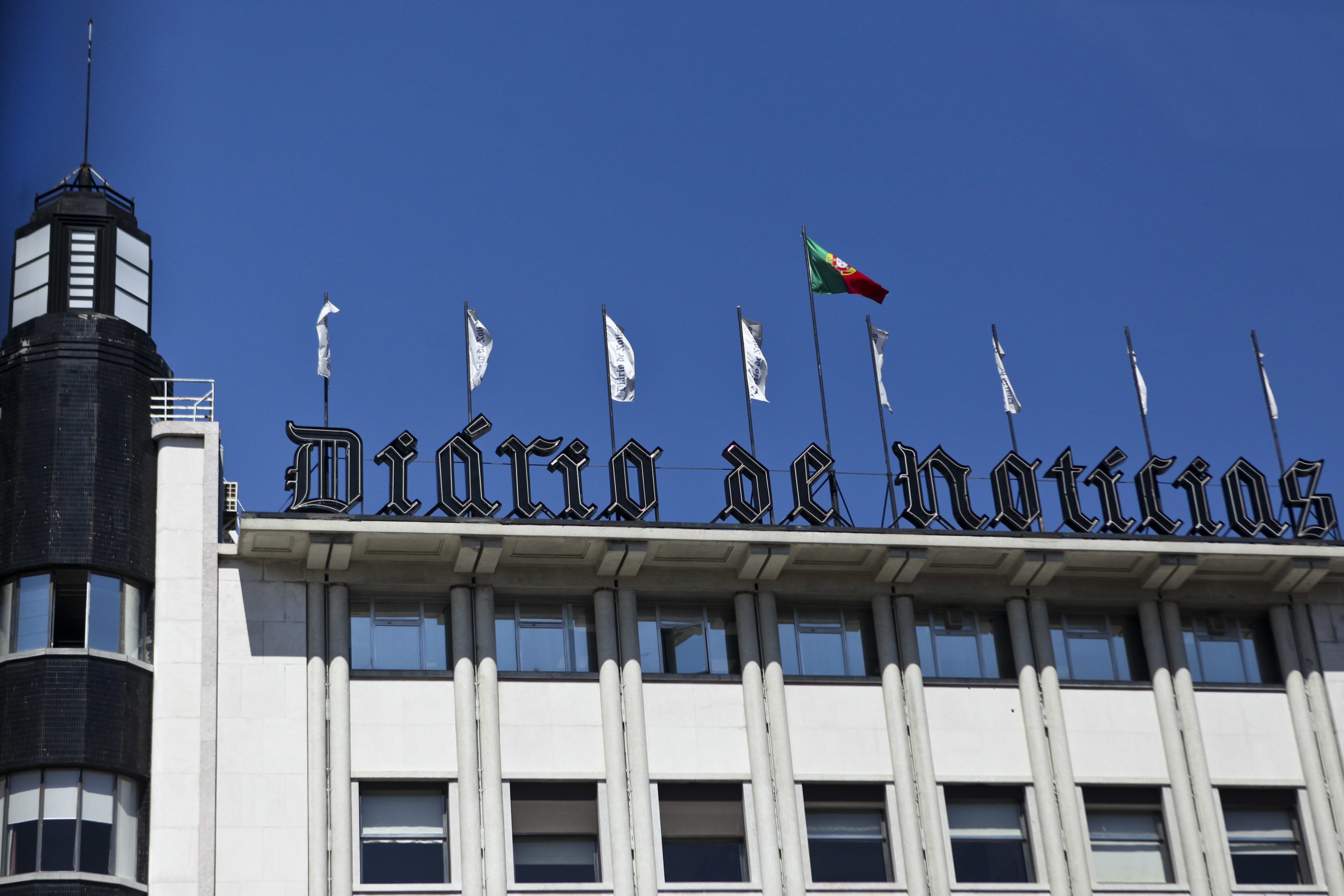 Redação do Diário de Notícias alerta que “não estão neste momento reunidas” condições para voltar a diário
