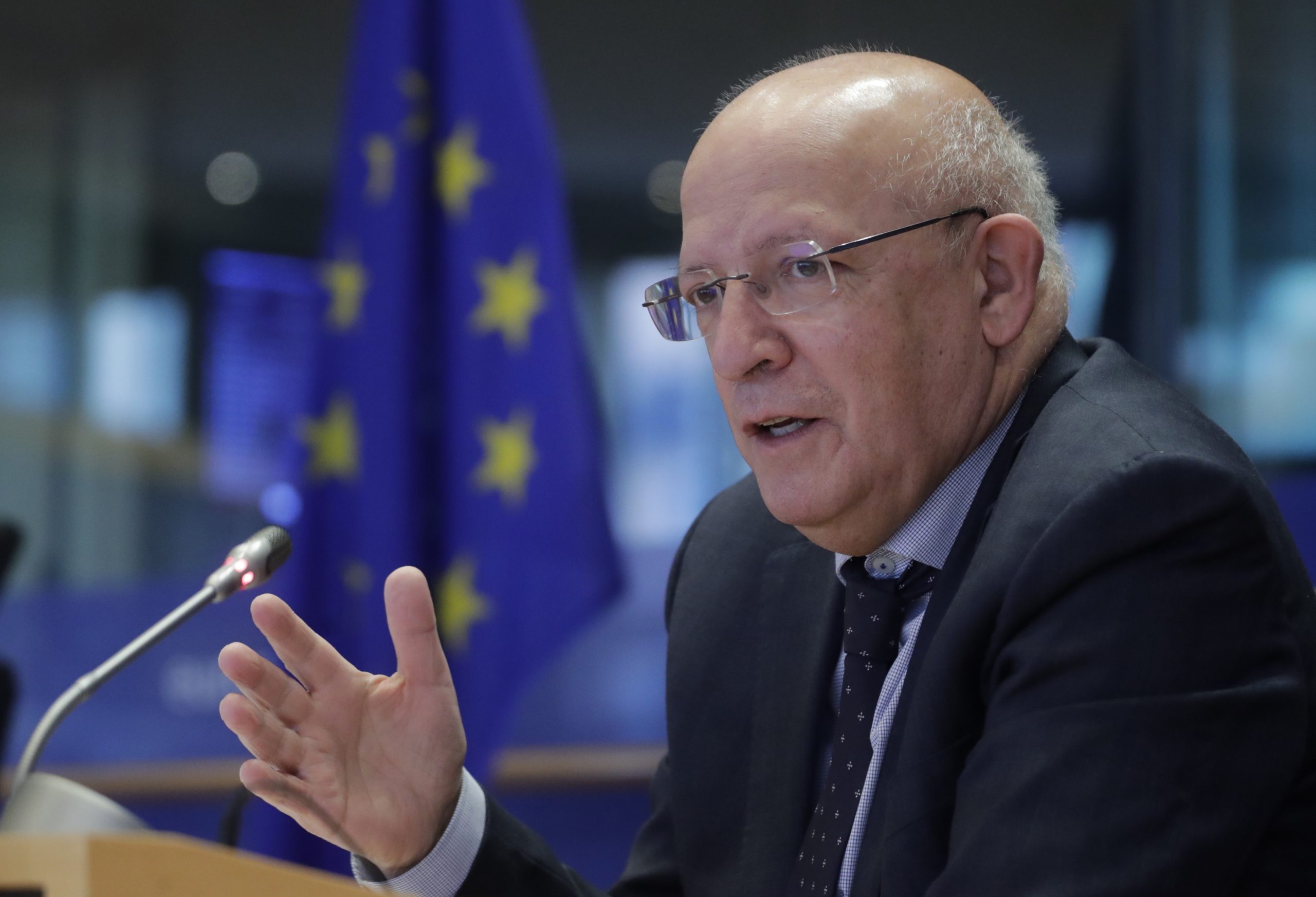 Efacec: Santos Silva vê concurso anulado na Noruega “com muita preocupação”