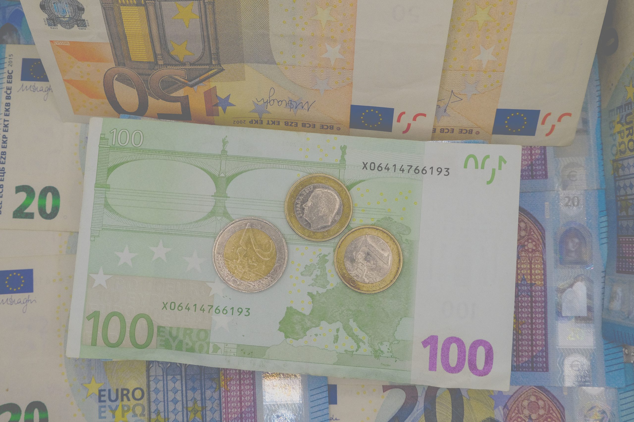Carga fiscal em Portugal recua para 35,8% do PIB em 2023, mas supera média da OCDE