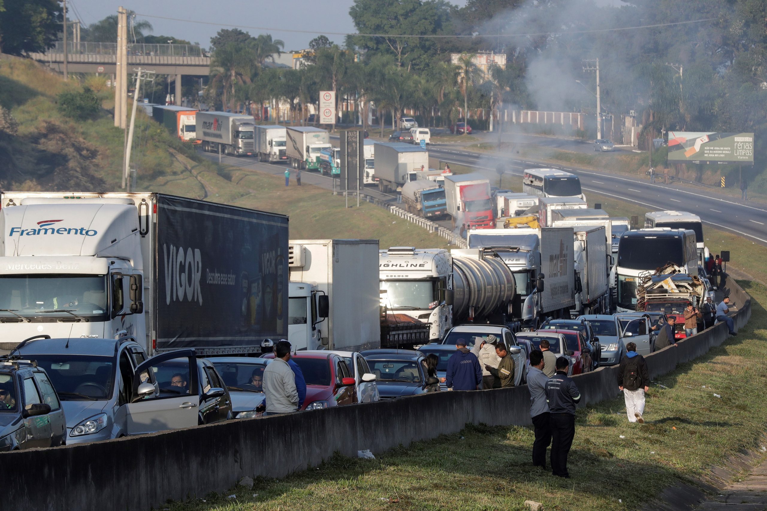 Indústria automóvel brasileira paralisada devido à greve dos camionistas