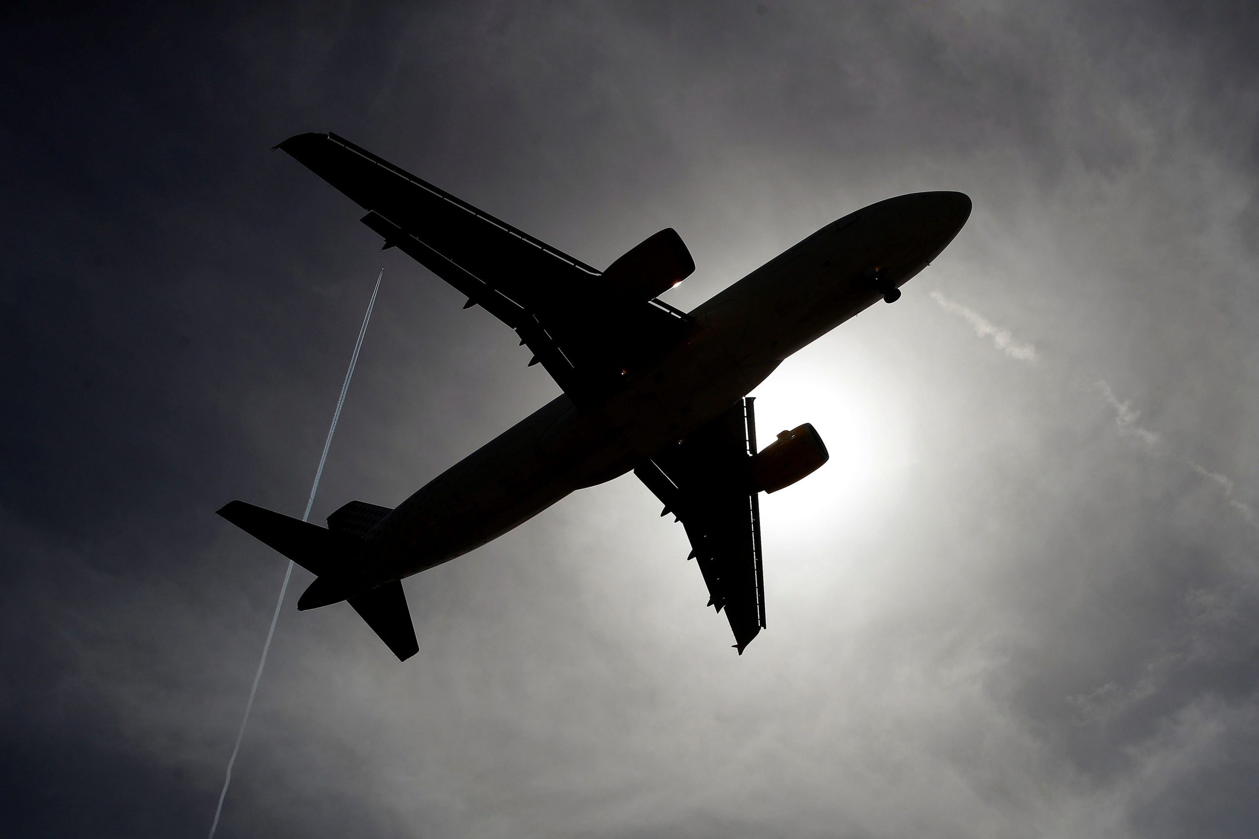 IATA desenvolve plano com 33 países para reabrir tráfego aéreo