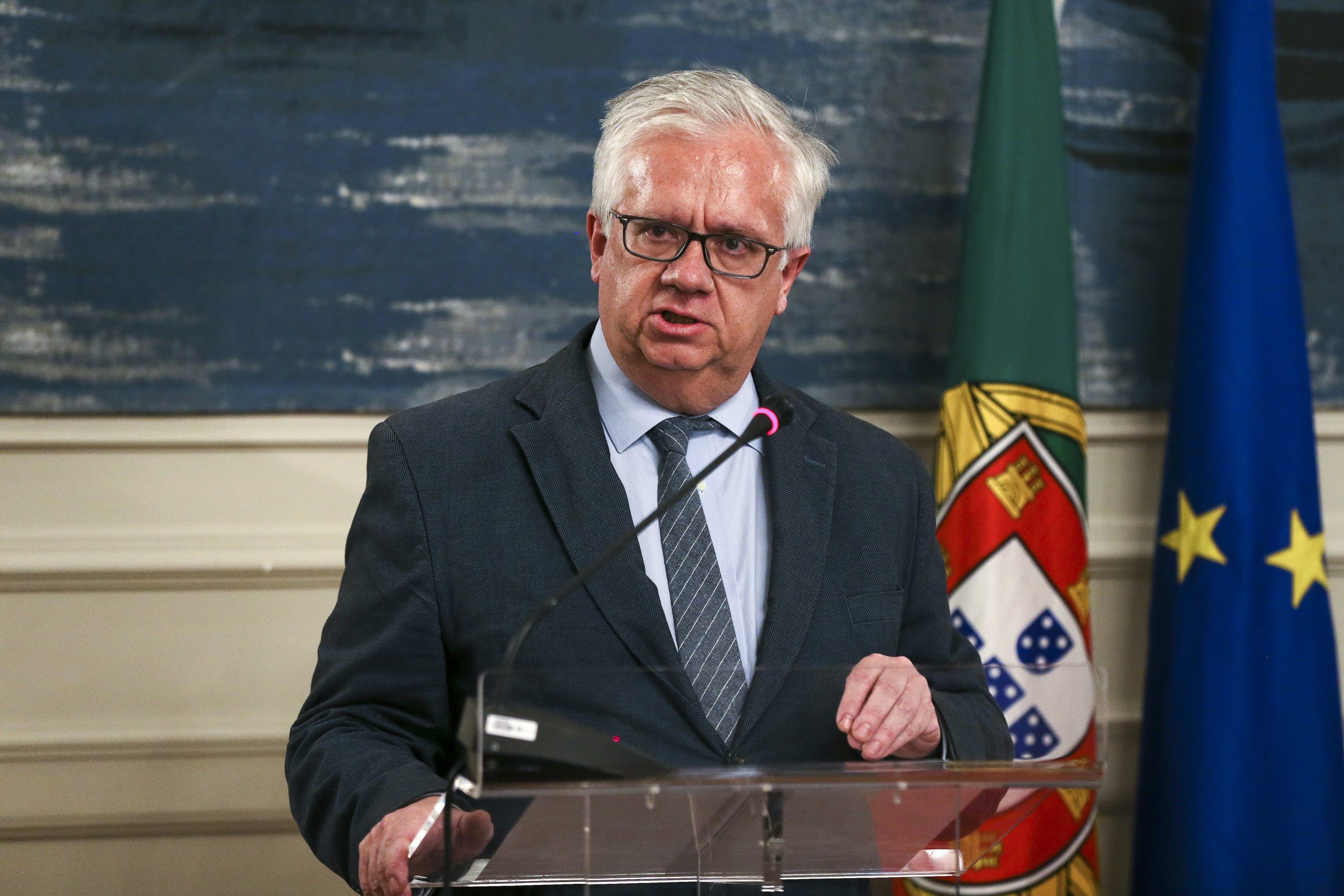 MAI recomenda aos portugueses que limitem circulação no fim de semana