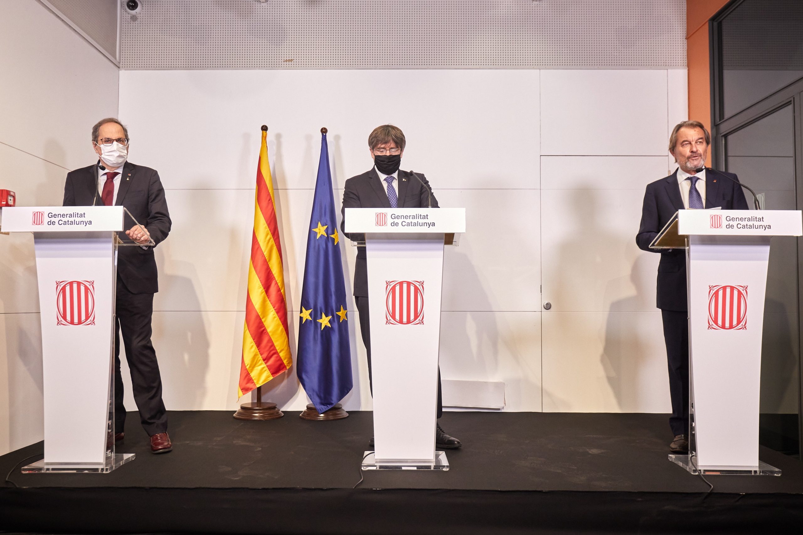 Detidos 21 suspeitos de desviarem fundos para financiar Puigdemont na Bélgica