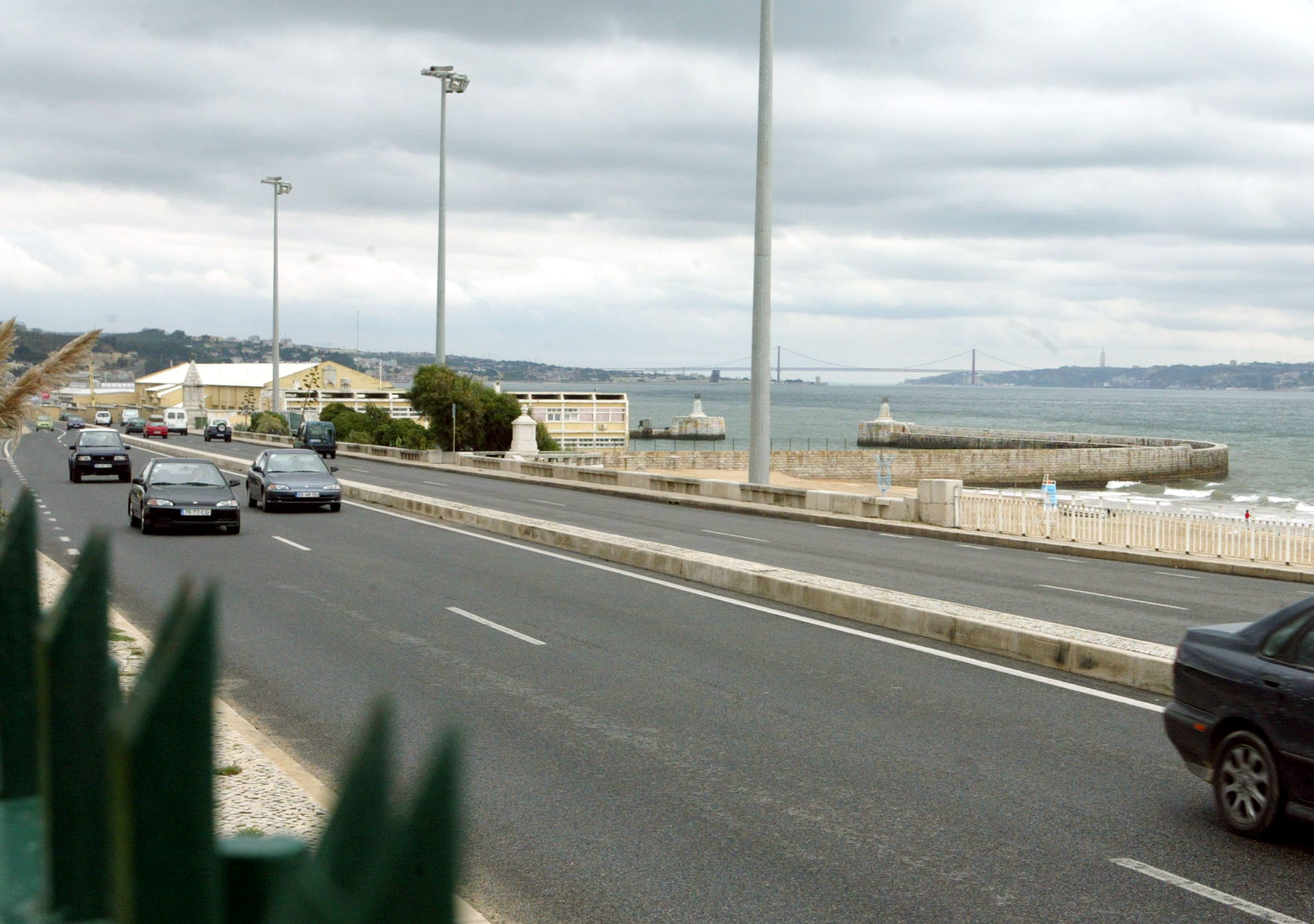 Um morto em acidente na Marginal de Cascais em direção a Lisboa