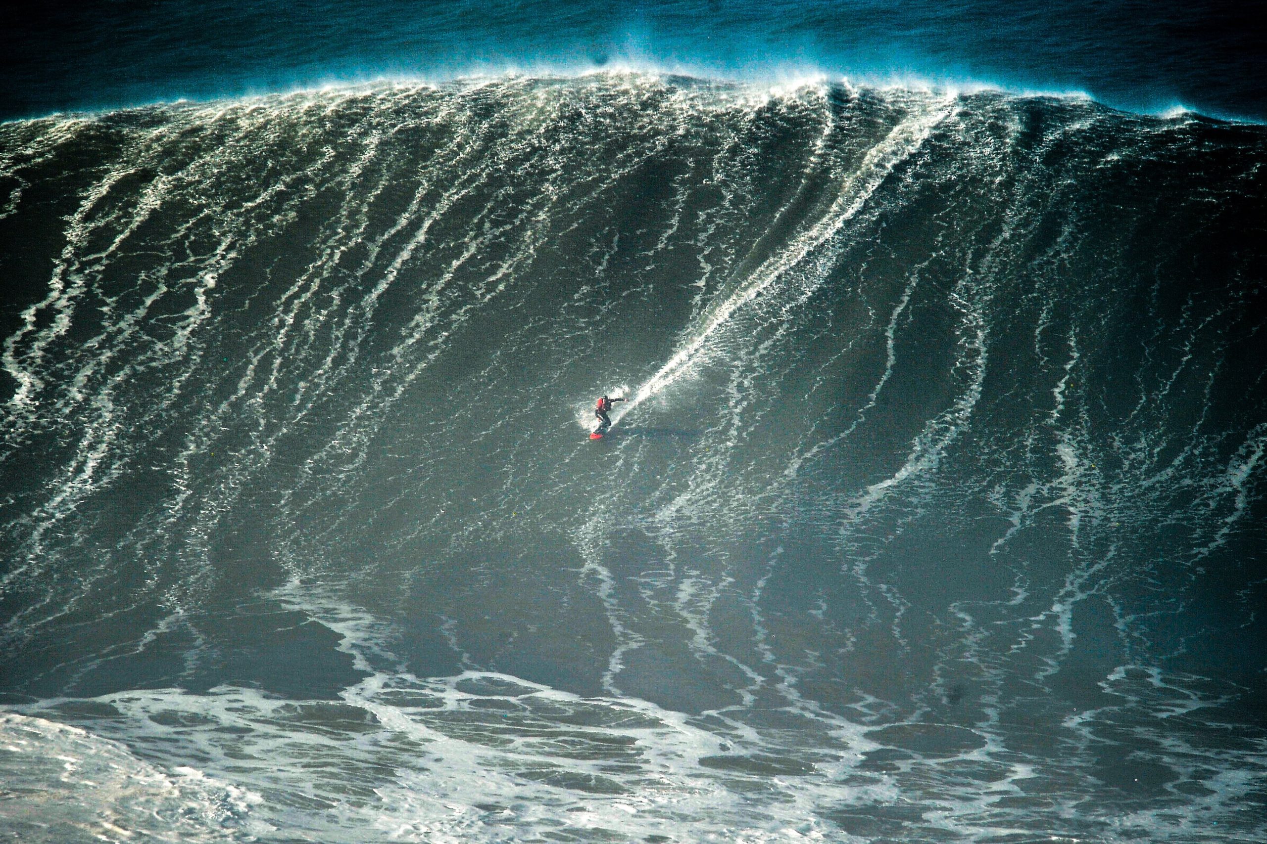 Prova da Nazaré do circuito mundial de ondas gigantes disputada no sábado