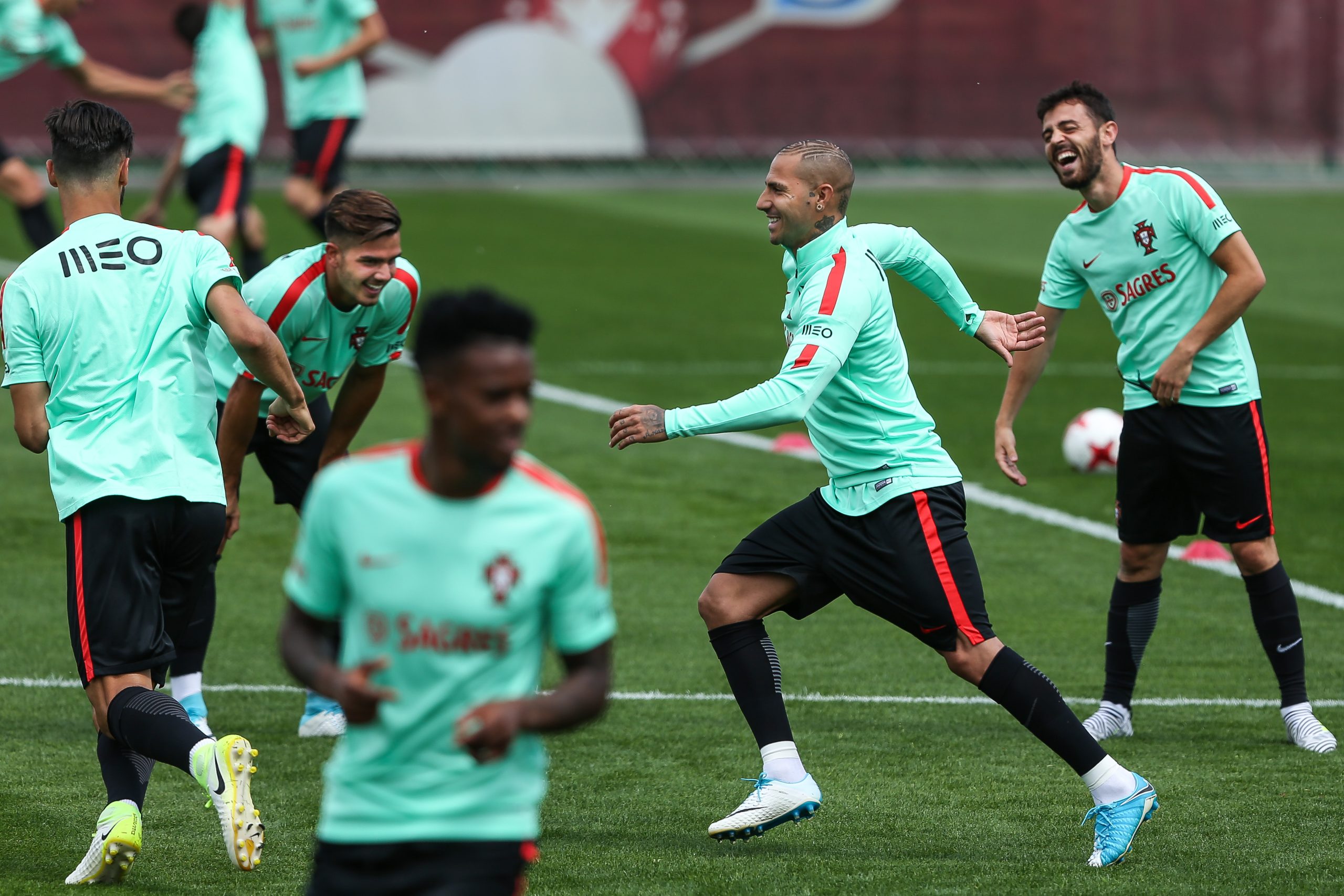 Taça das Confederações: Todos disponíveis no primeiro treino de Portugal na Rússia