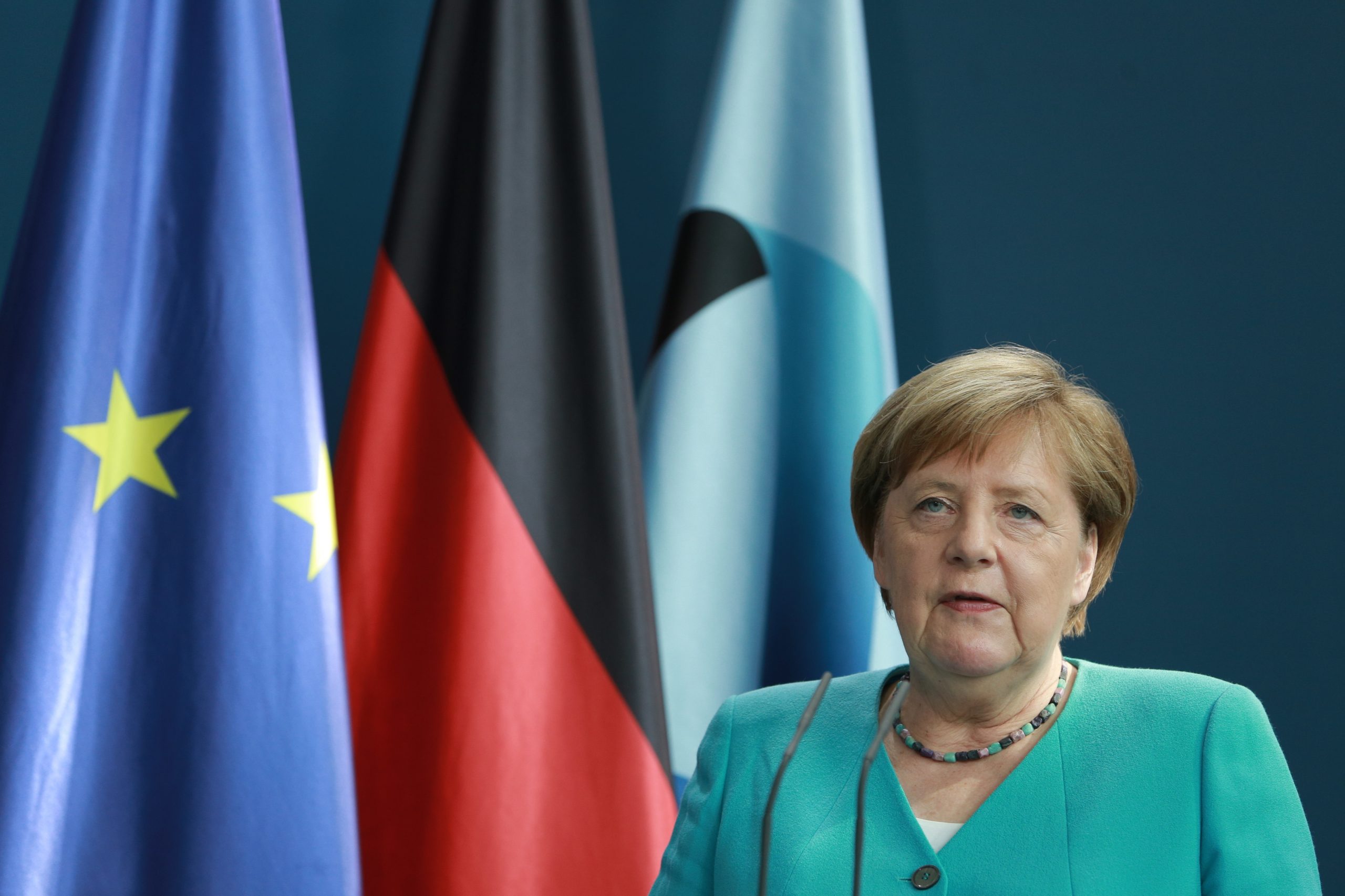Merkel hoje em Bruxelas para reunião com líderes e debate no Parlamento Europeu