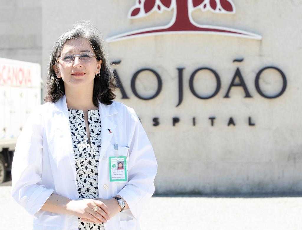 “Sabemos que se nos fecharmos não há transmissão de doenças, mas isso também não é viver”. 17 perguntas a uma infecciologista para entender o presente e preparar o futuro