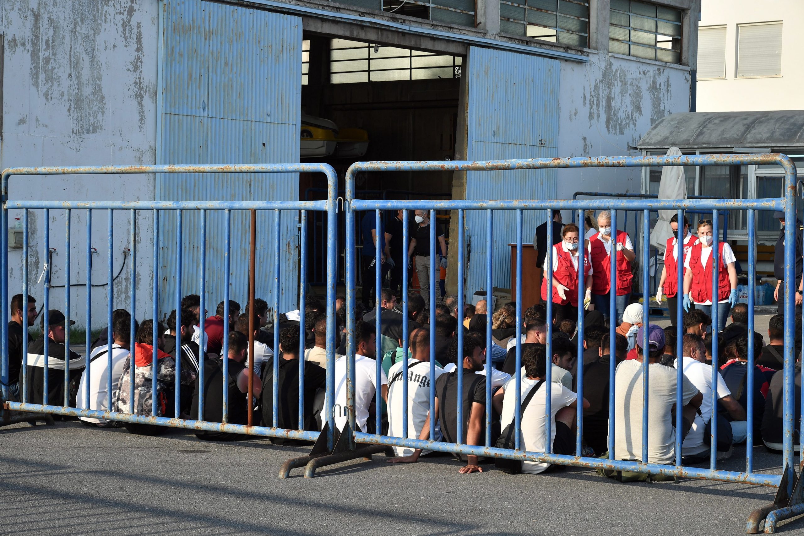 Autoridades gregas reportam chegada de centenas de migrantes às ilhas