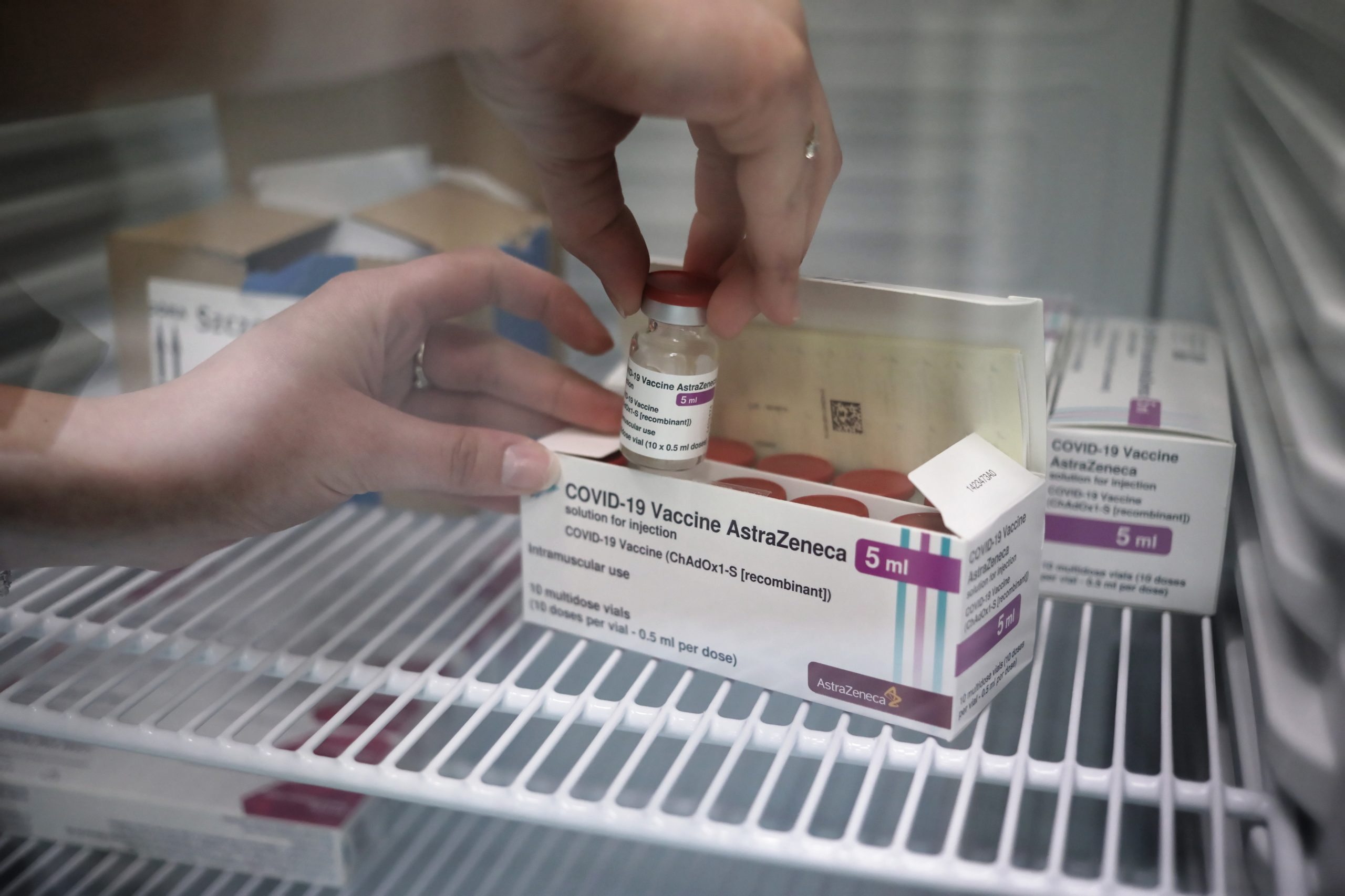 Covid-19: UE não renovou encomenda de vacinas à AstraZeneca para depois de junho
