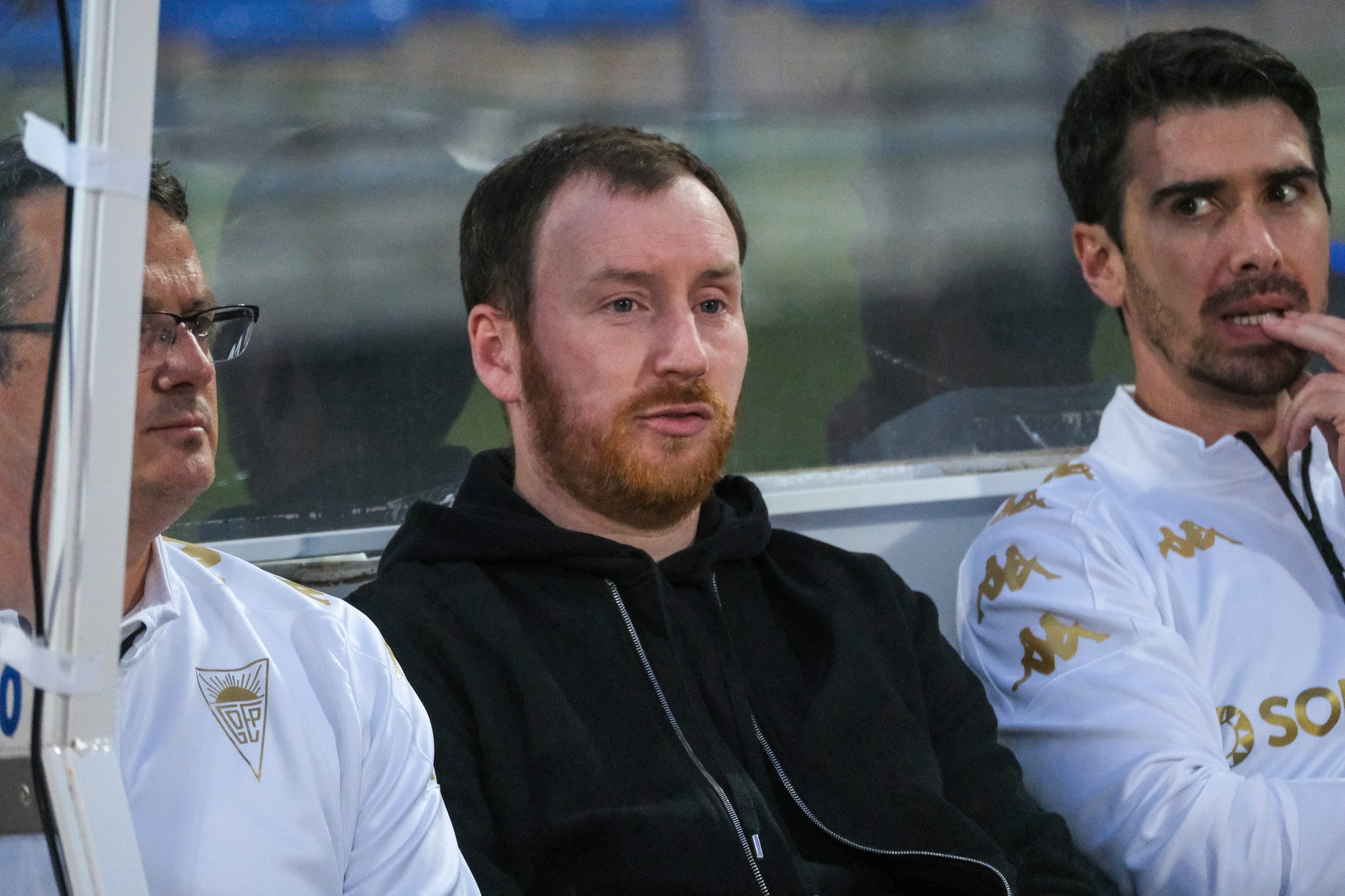 Ian Cathro promete tarefa “difícil” ao Benfica e Estoril Praia a “tentar ganhar”