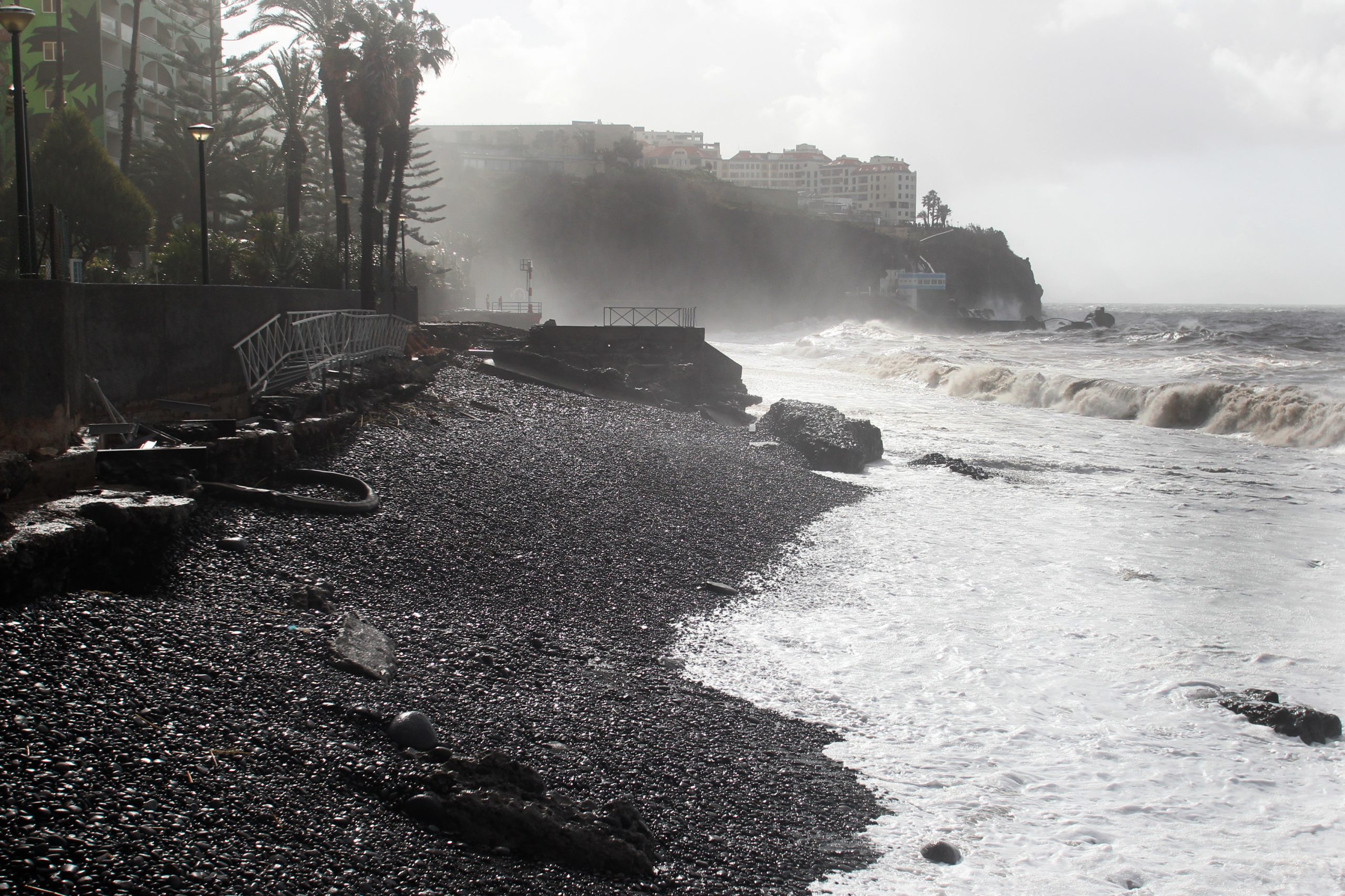 Prolongado até às 18h00 de domingo aviso de agitação marítima forte na Madeira