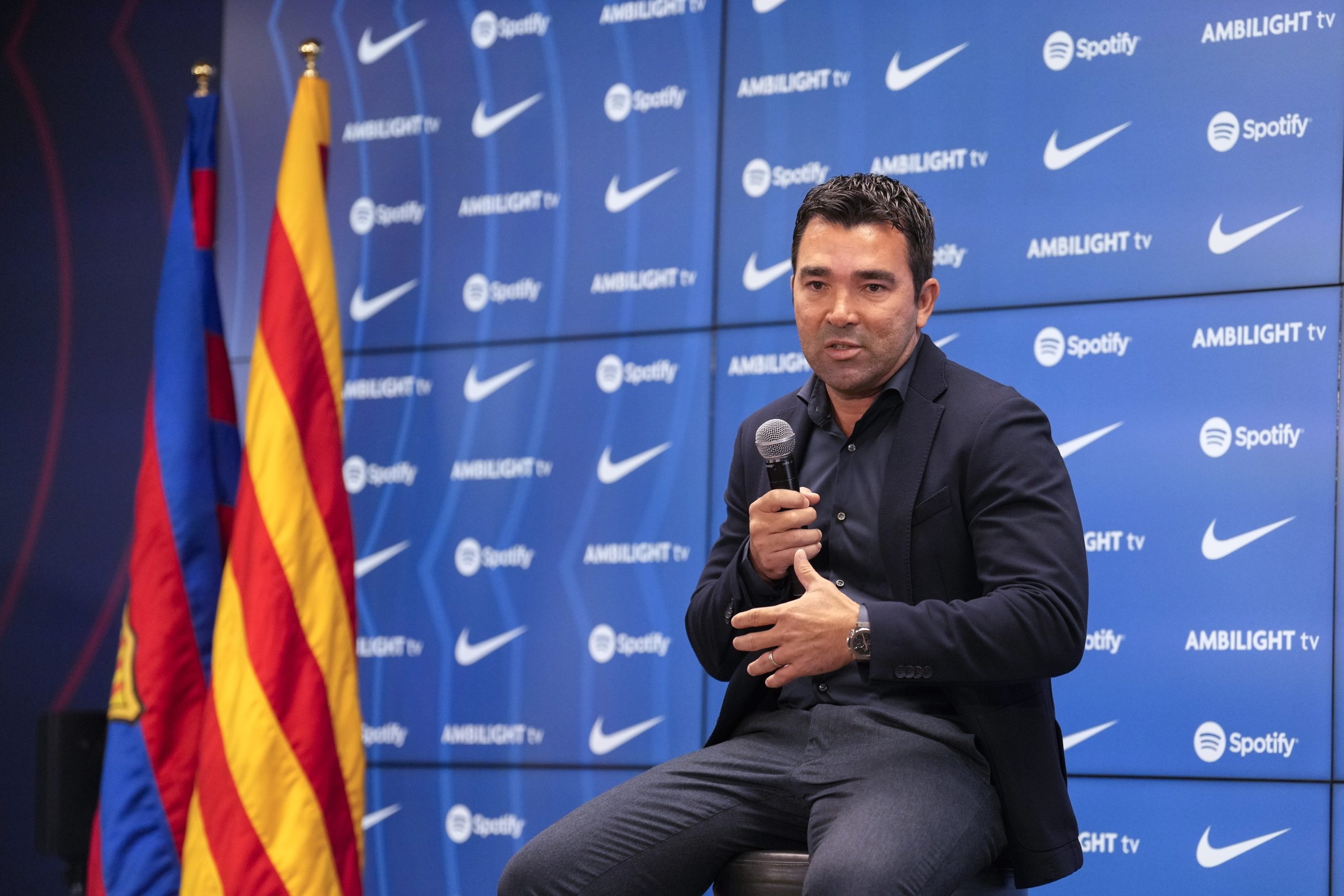 Deco diz que FC Barcelona não tem opção de compra de João Cancelo e João Félix