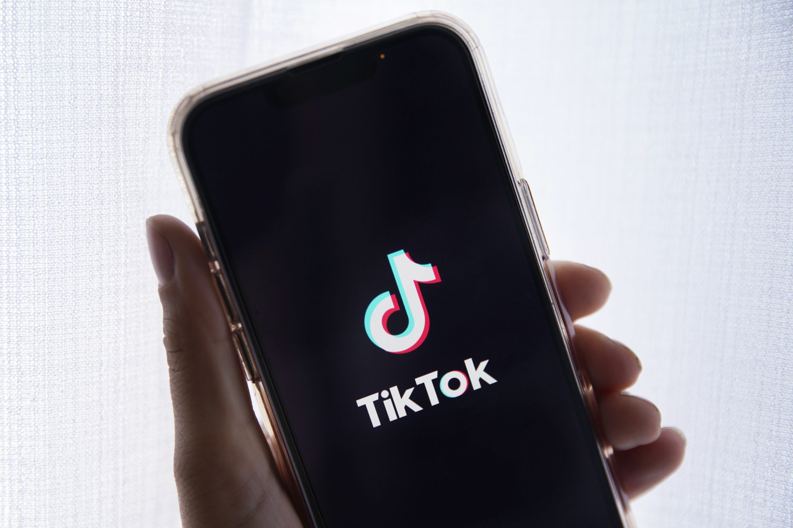 TikTok ganha terreno nos jovens com perda de influência do Facebook