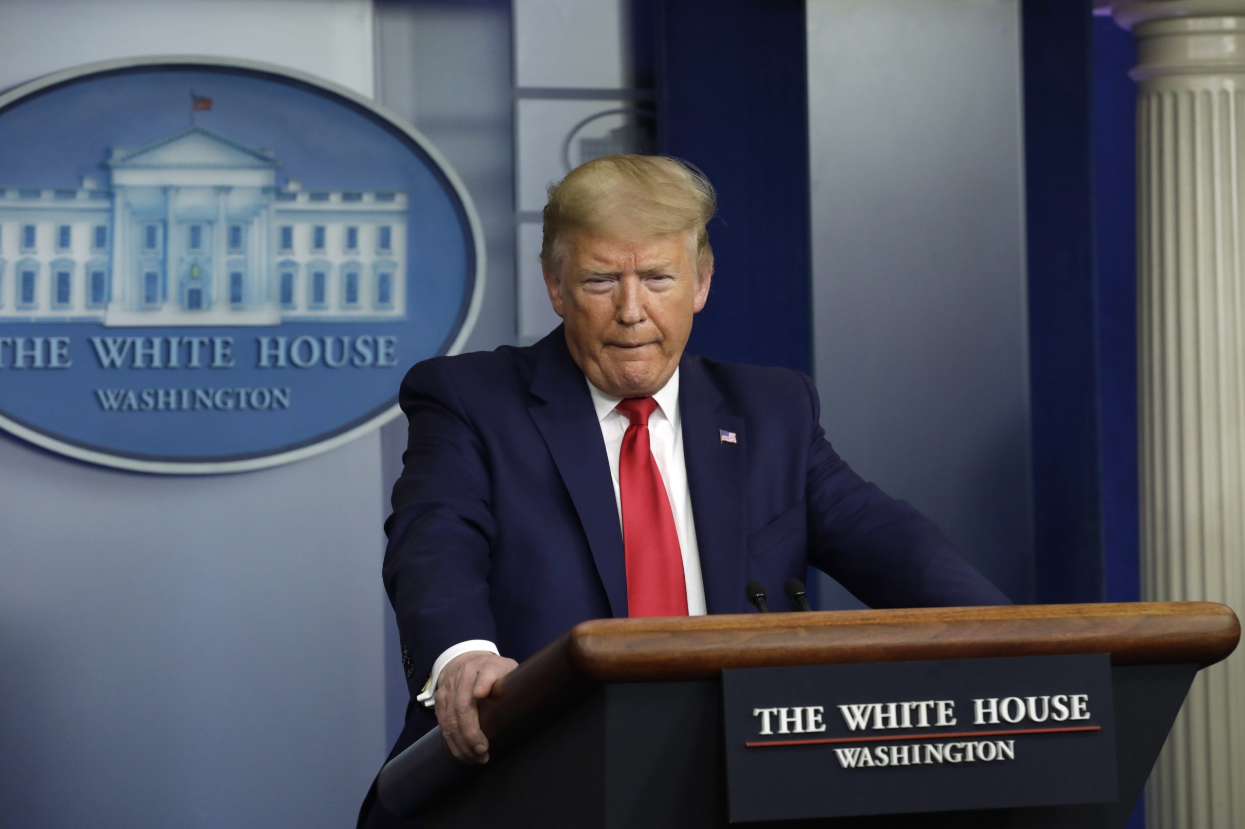 Covid-19: Trump contraria autoridades de saúde e recusa usar máscara