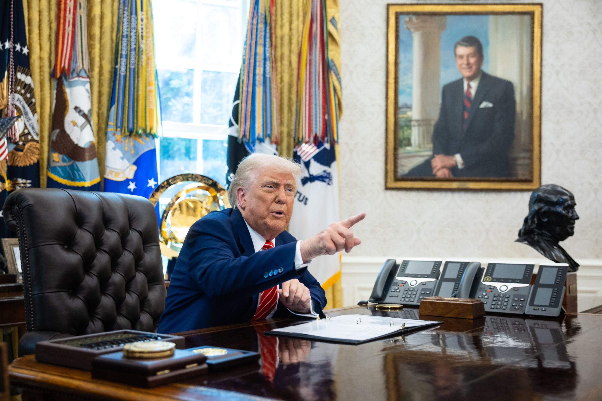 Trump fala por telefone com Putin e diz que “não haverá paz imediata” na Ucrânia