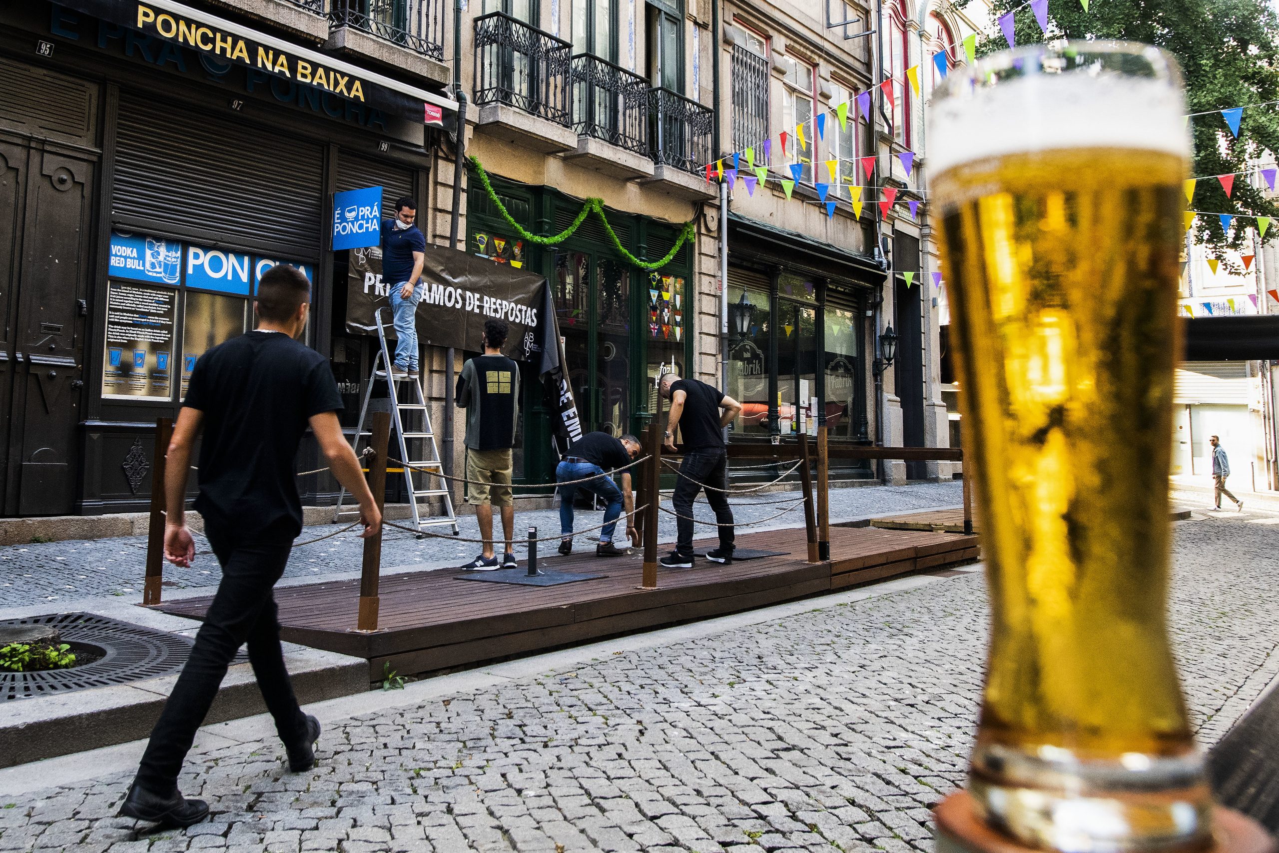 Reabrir clubes e discotecas está a ser “muito duro” sem apoios estatais