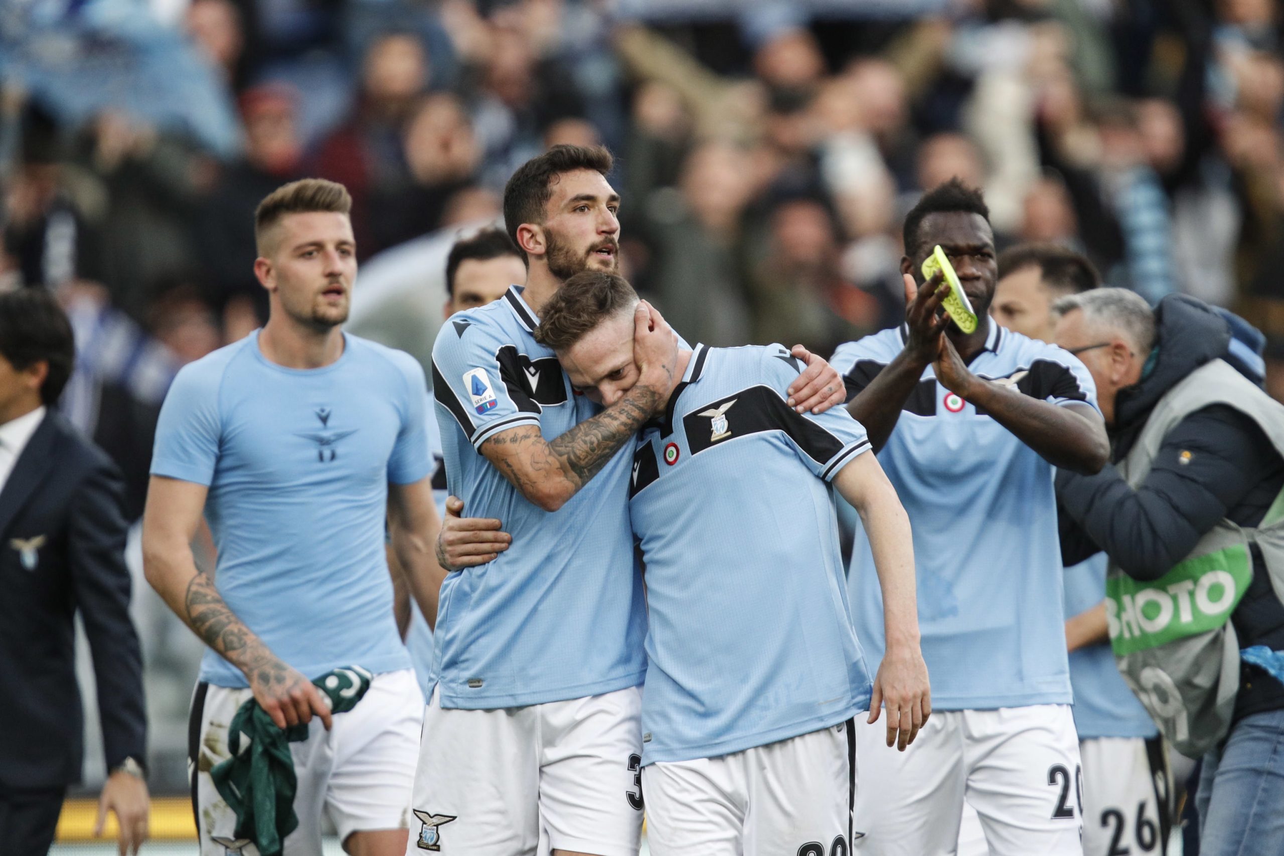 Enquanto o país enfrenta o Covid-19, a Lazio vence Bolonha e assume liderança do campeonato italiano