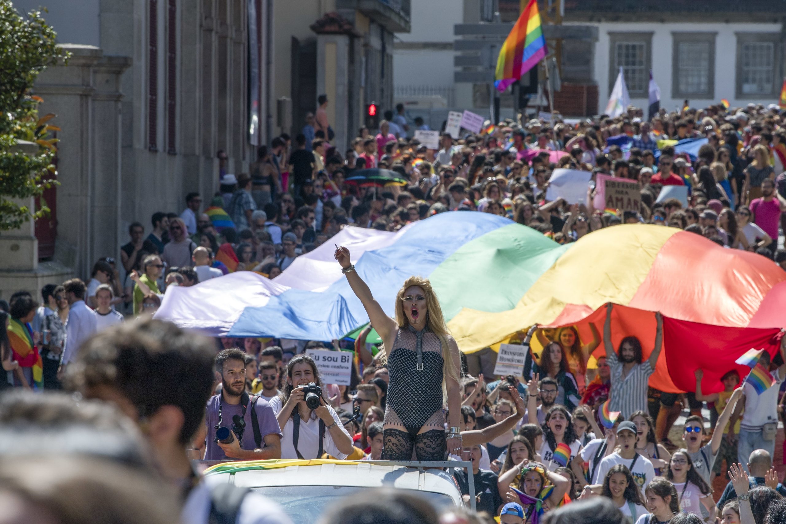 Marcha pela autodeterminação sexual reclama no Porto “liberdade para amar”
