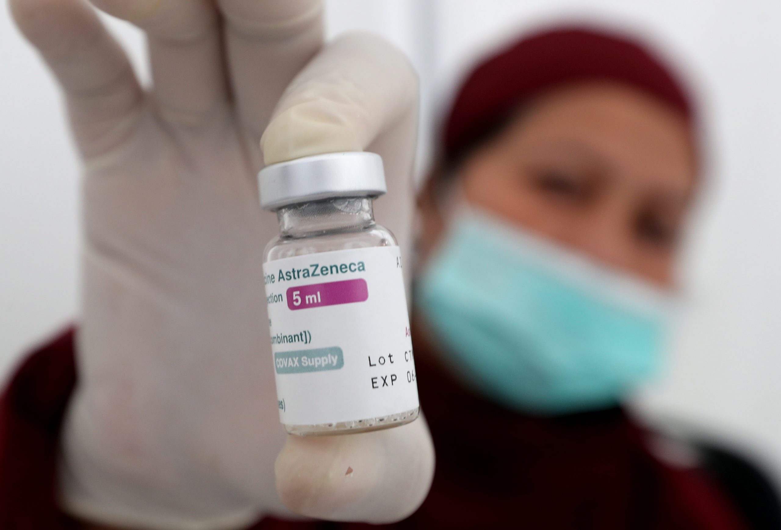 Oxford e AstraZeneca testam vacina contra variante detetada na África do Sul