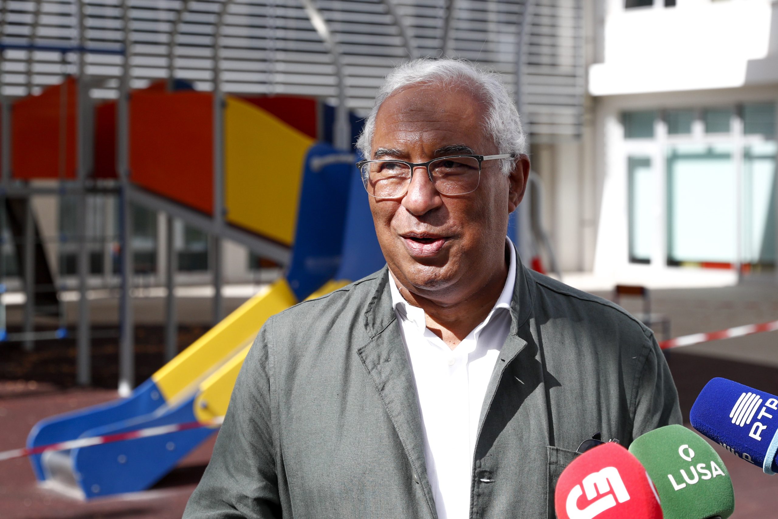 Costa refere que “nunca é fácil a sucessão” a uma pessoa “tão carismática” como Angela Merkel