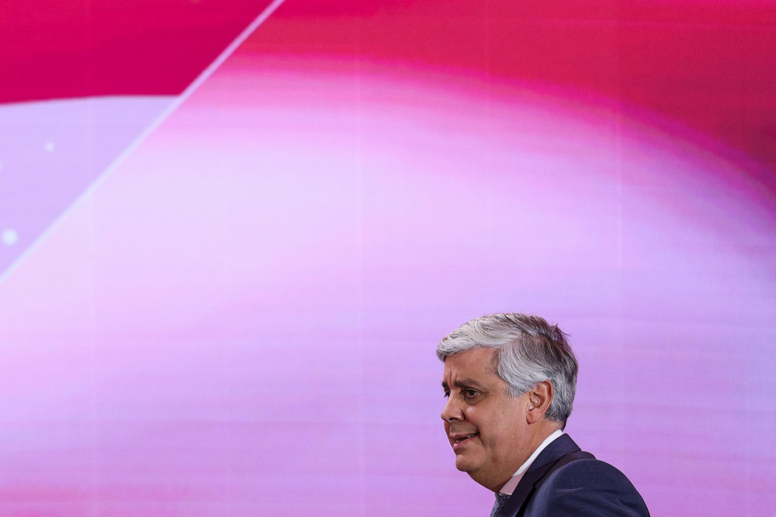 Centeno chamado ao parlamento para explicar remunerações e política de recursos humanos