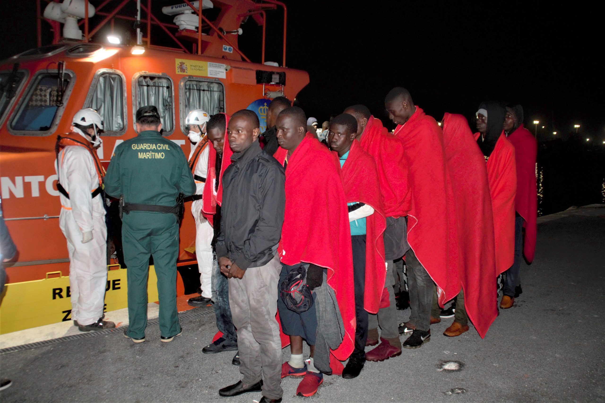 Espanha. Desembarcam em segurança em Motril 119 pessoas resgatadas de dois barcos