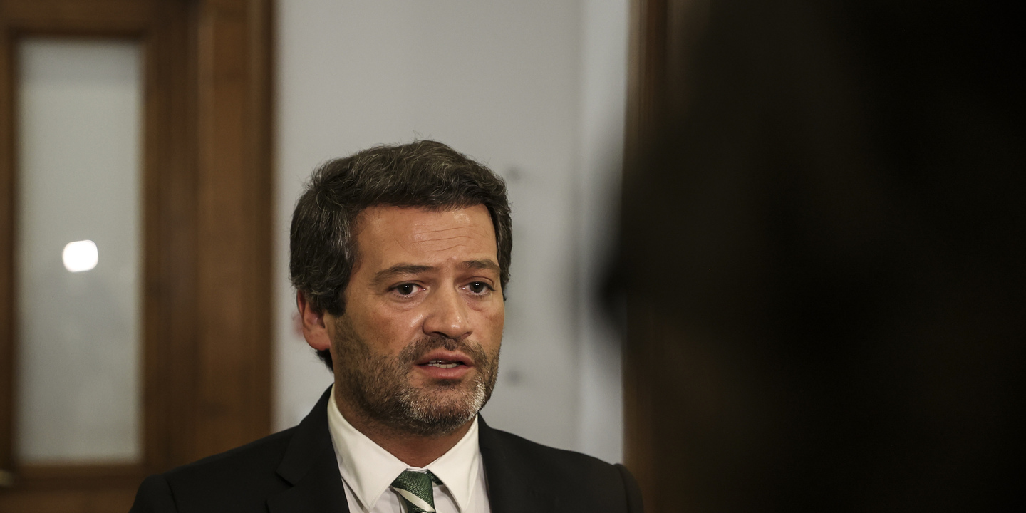 Ventura acusa Costa de imoralidade por escala em Budapeste