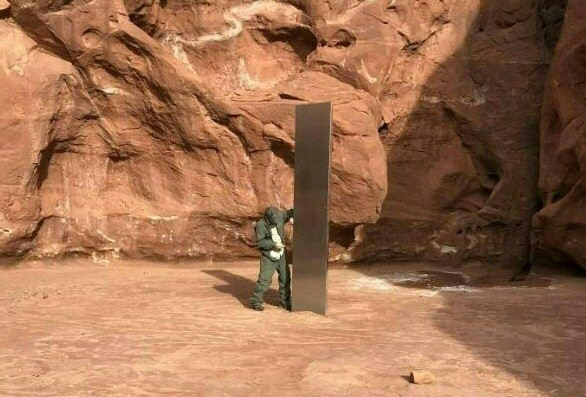 Continua o mistério. Desapareceu o “monolito” de metal encontrado num deserto dos EUA