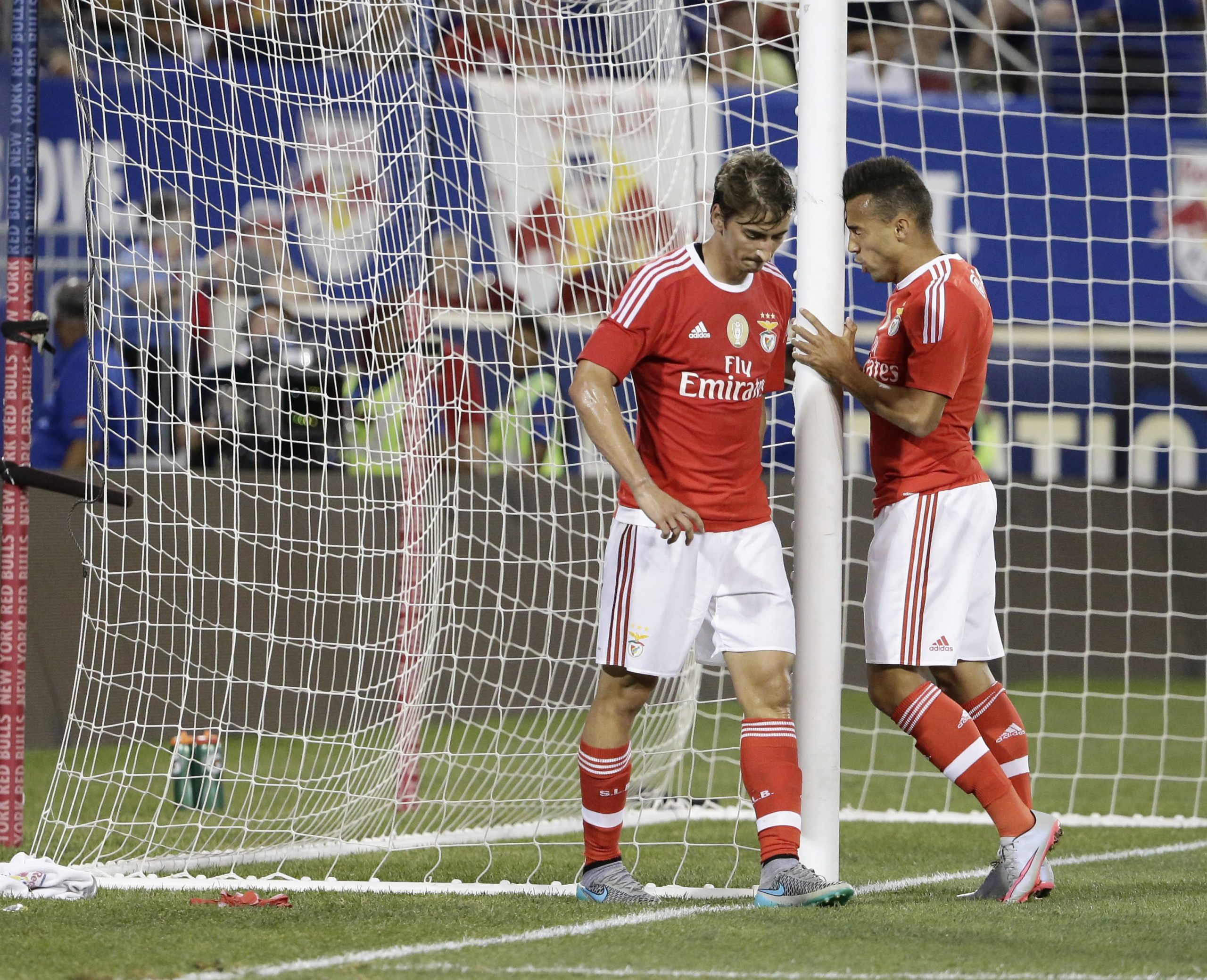 Lyon paga 4,5 milhões de euros ao Benfica pelo lateral esquerdo Marçal