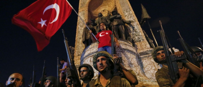 Um ano após o golpe frustrado na Turquia, Erdogan promete “cortar a cabeça aos traidores”