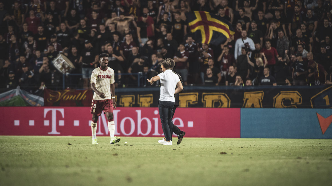 Sparta de Praga vs Mónaco esteve interrompido por alegados insultos racistas