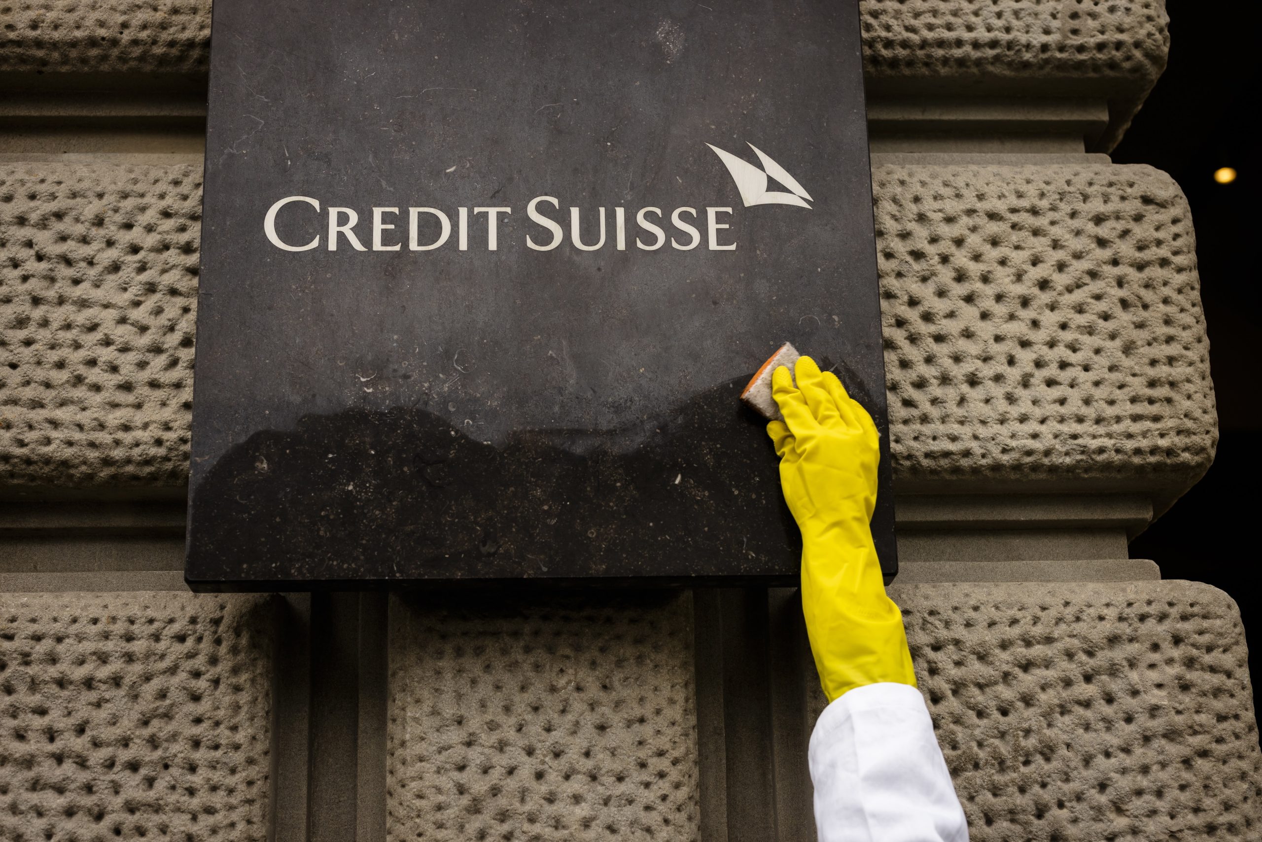 Parlamento suiço vai ter comissão de inquérito sobre a compra do Credit Suisse