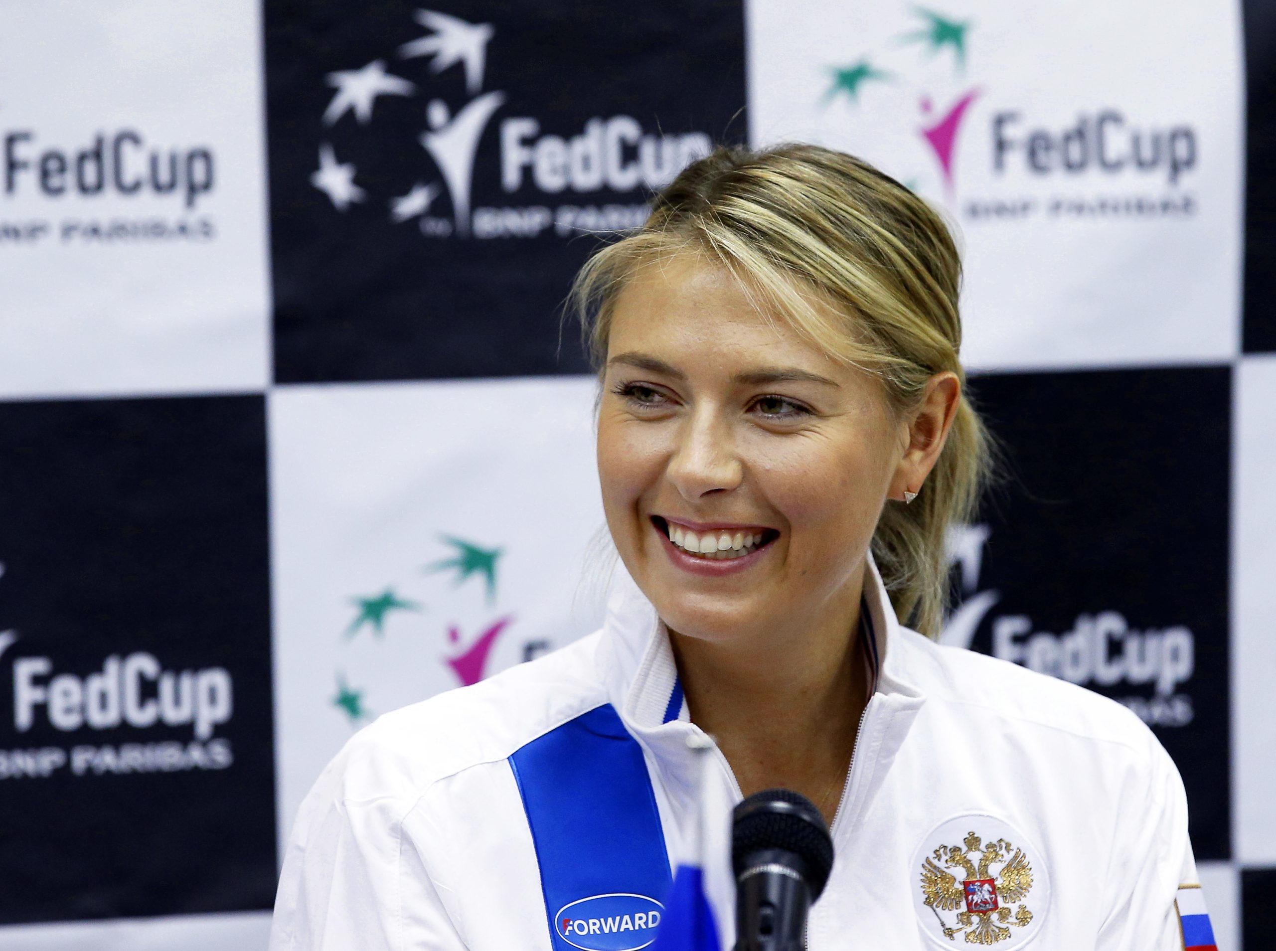 Covid-19: Sharapova disponibiliza número de telefone para ajudar fãs em confinamento
