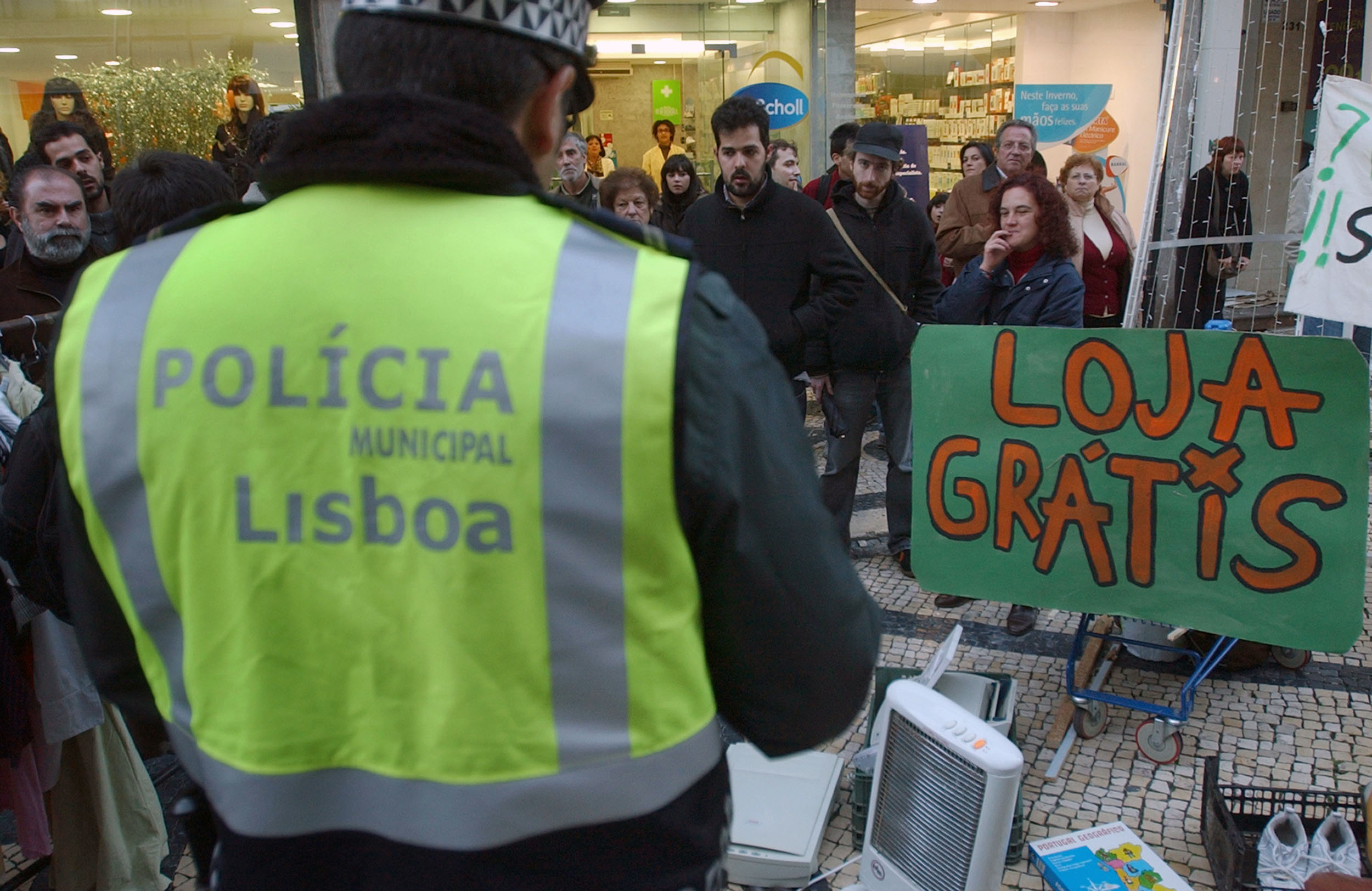 “Ridículo, ilegal e inconstitucional.” Especialistas criticam proposta de Carlos Moedas para detenções pela polícia municipal