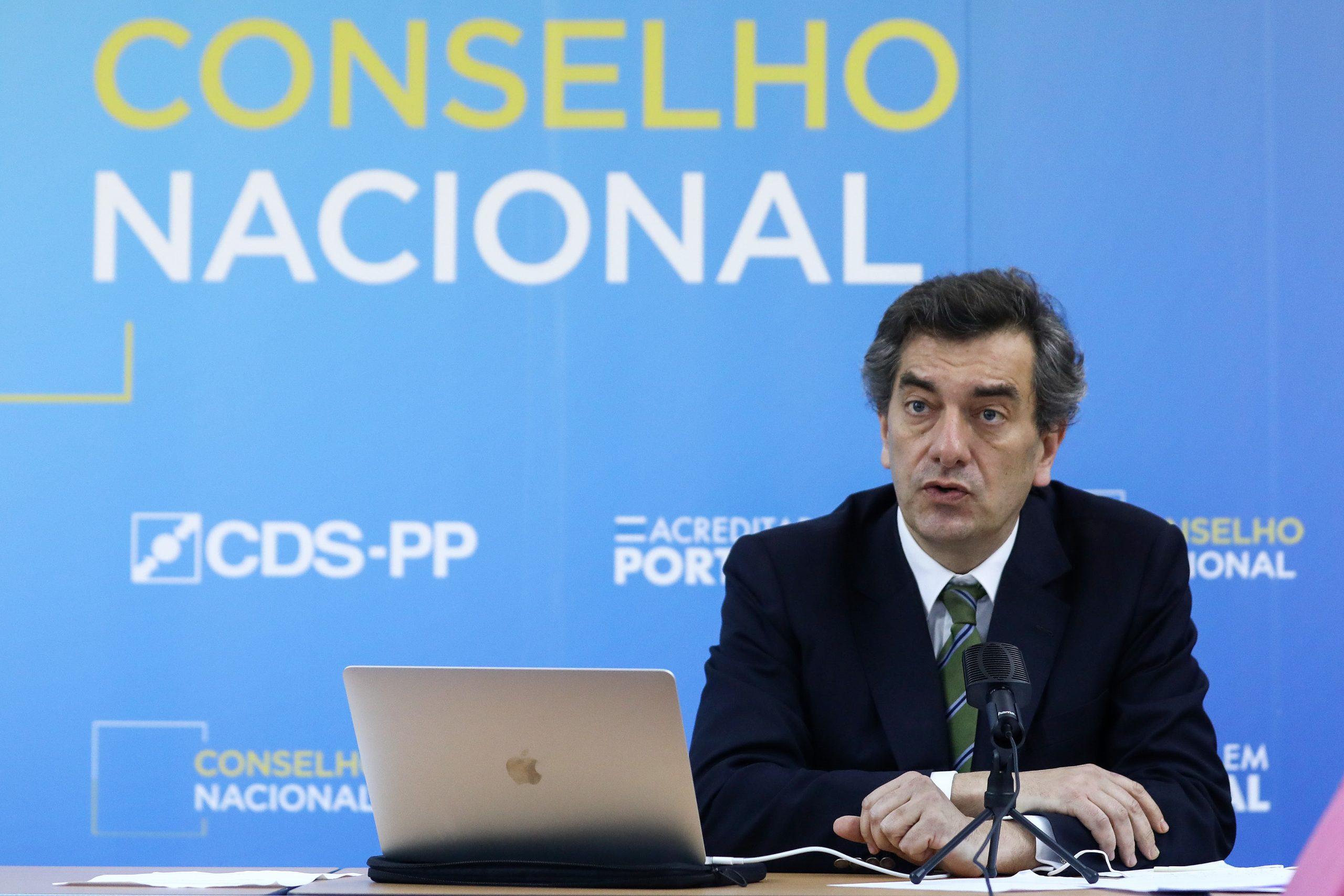 Presidente do Conselho Nacional do CDS-PP lamenta desfiliações mas diz que partido “não são pessoas”