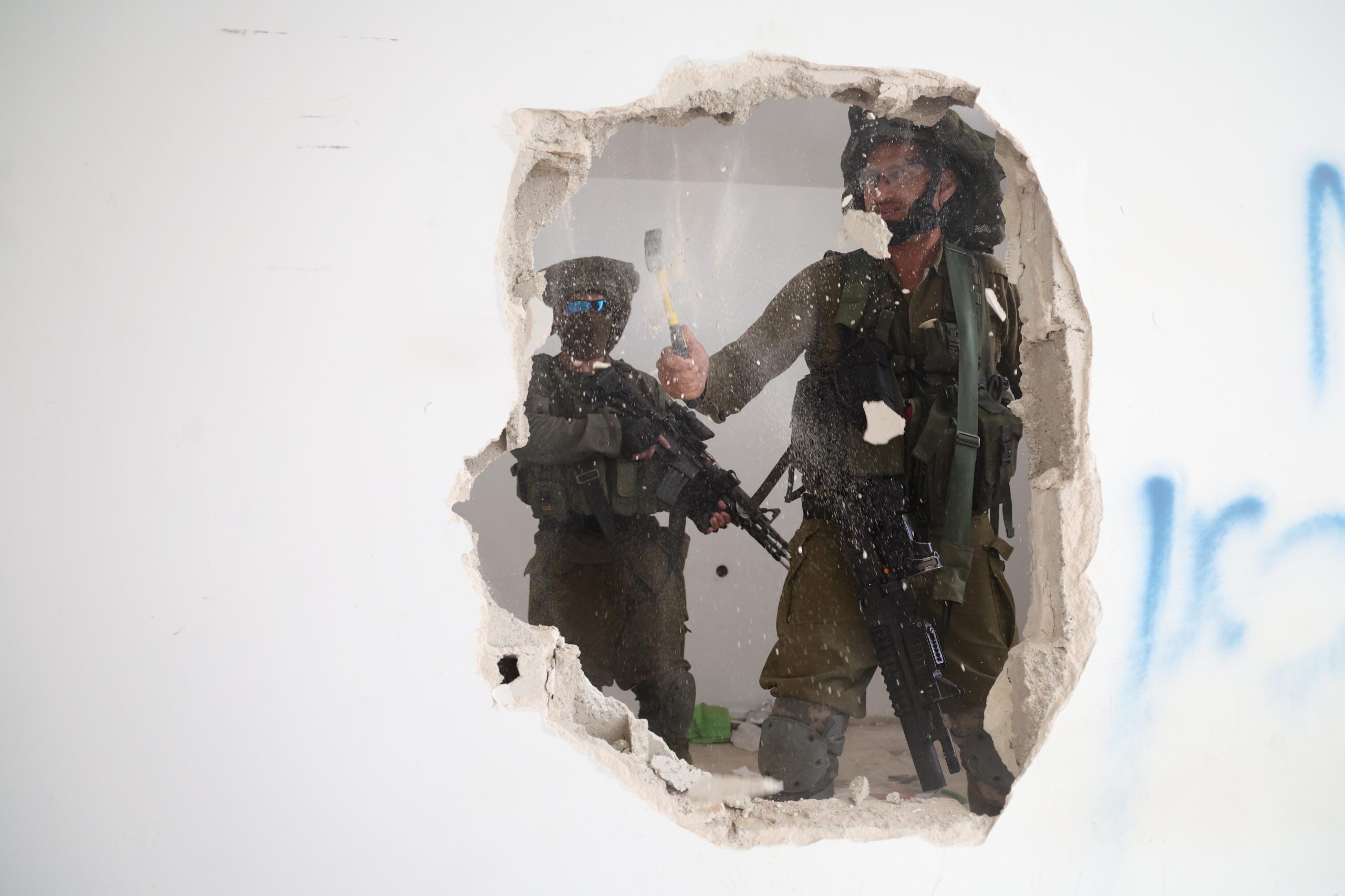 Israel deteta mísseis disparados do Irão e ativa sistemas de defesa aérea