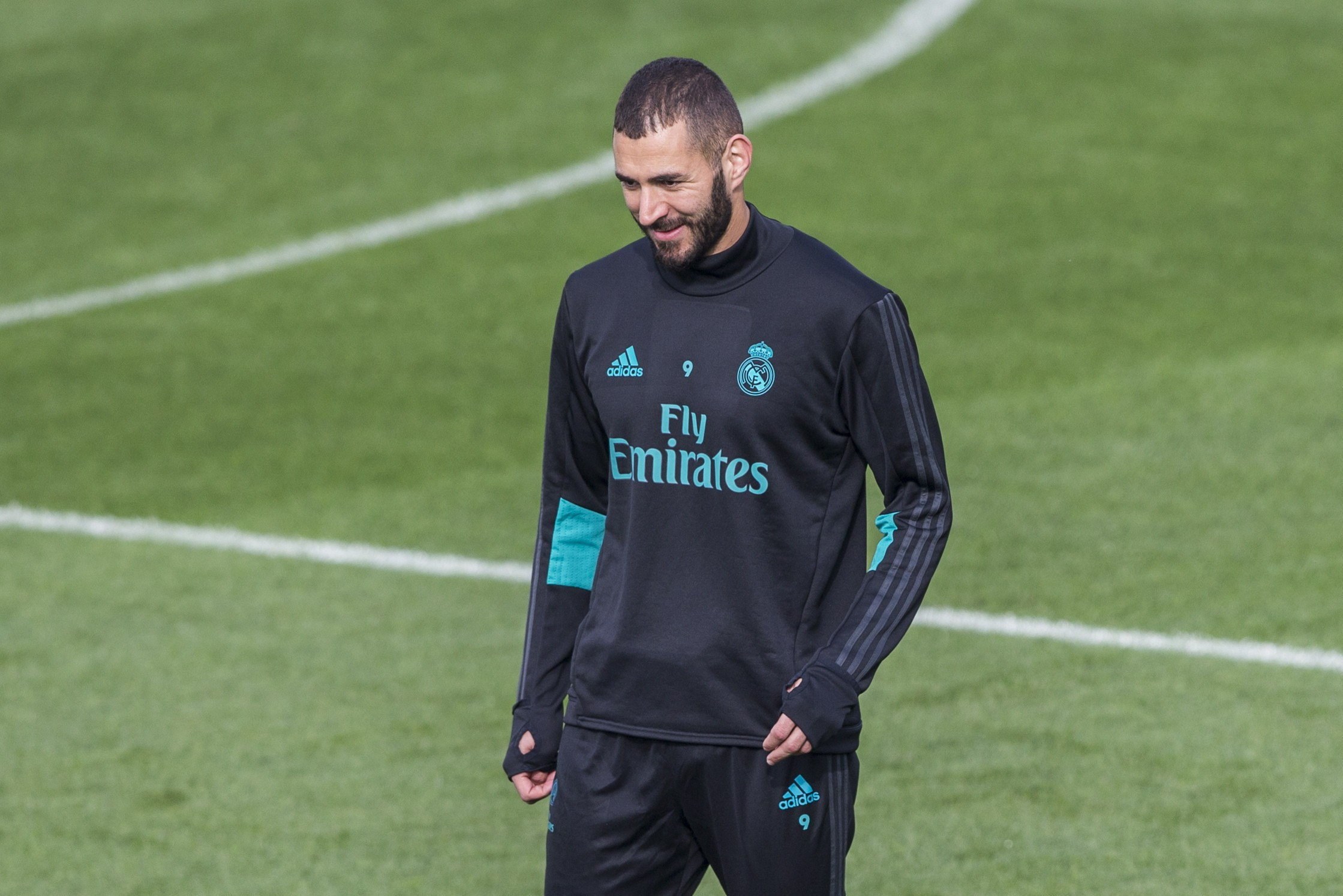 Benzema diz “não tem hipóteses” de voltar à seleção francesa enquanto Deschamps for selecionador