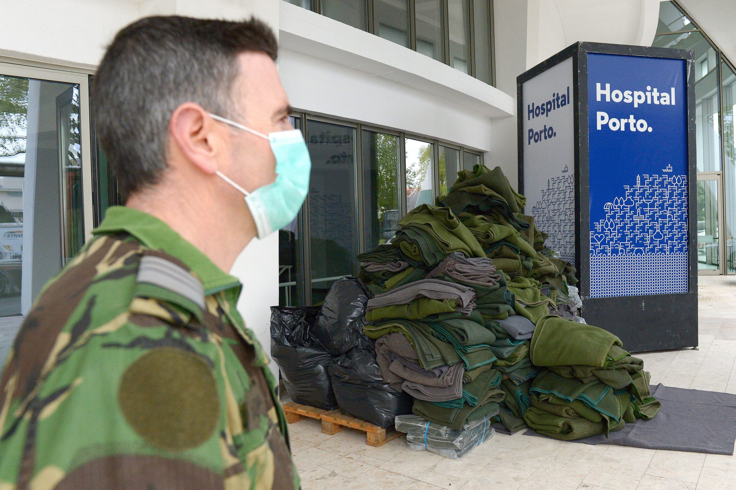 Covid-19: Exército transporta material vindo da China para a Reserva Estratégica de Medicamentos