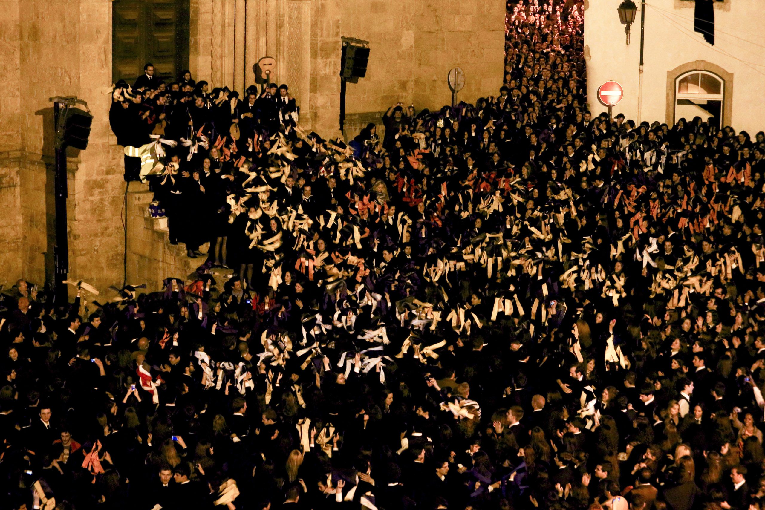 Queima das Fitas de Coimbra arranca hoje com serenata e sem garraiada