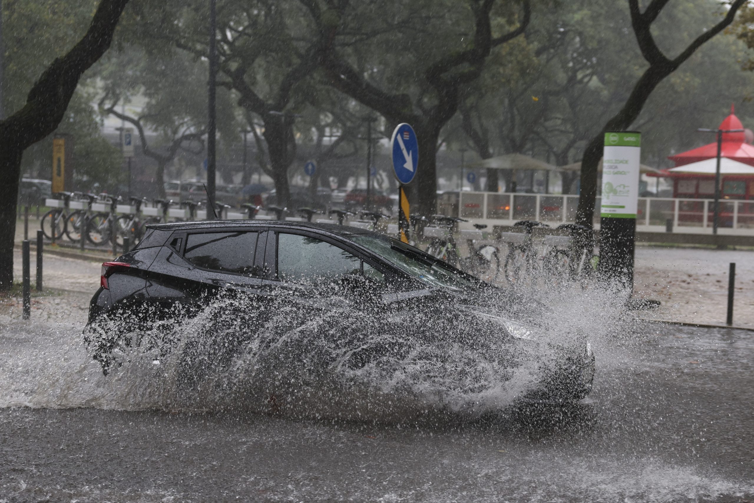 Aviso laranja em 13 distritos devido à chuva, vento, agitação marítima e neve