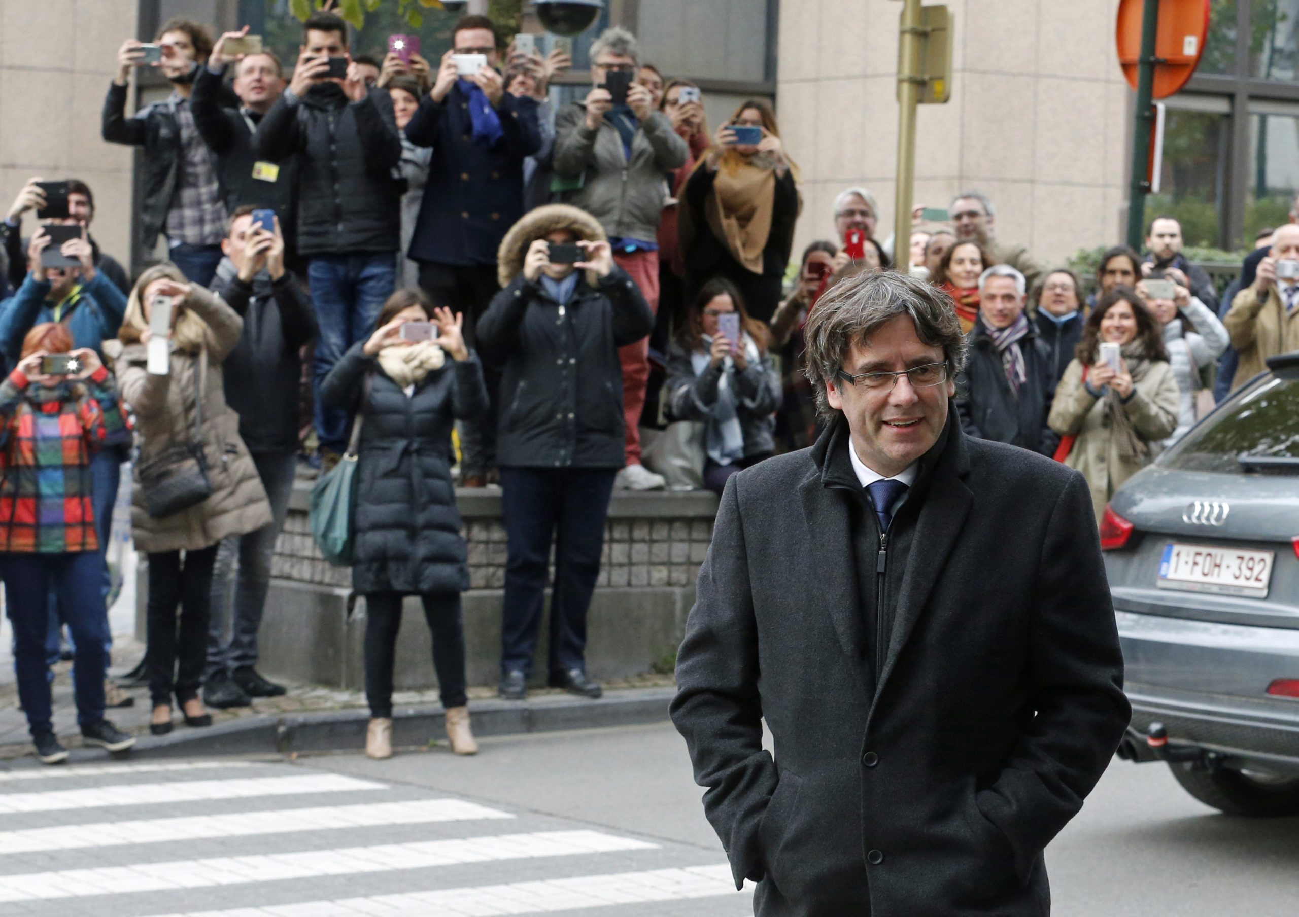 Puigdemont e quatro ex-ministros ficam em liberdade, mas impedidos de sair da Bélgica