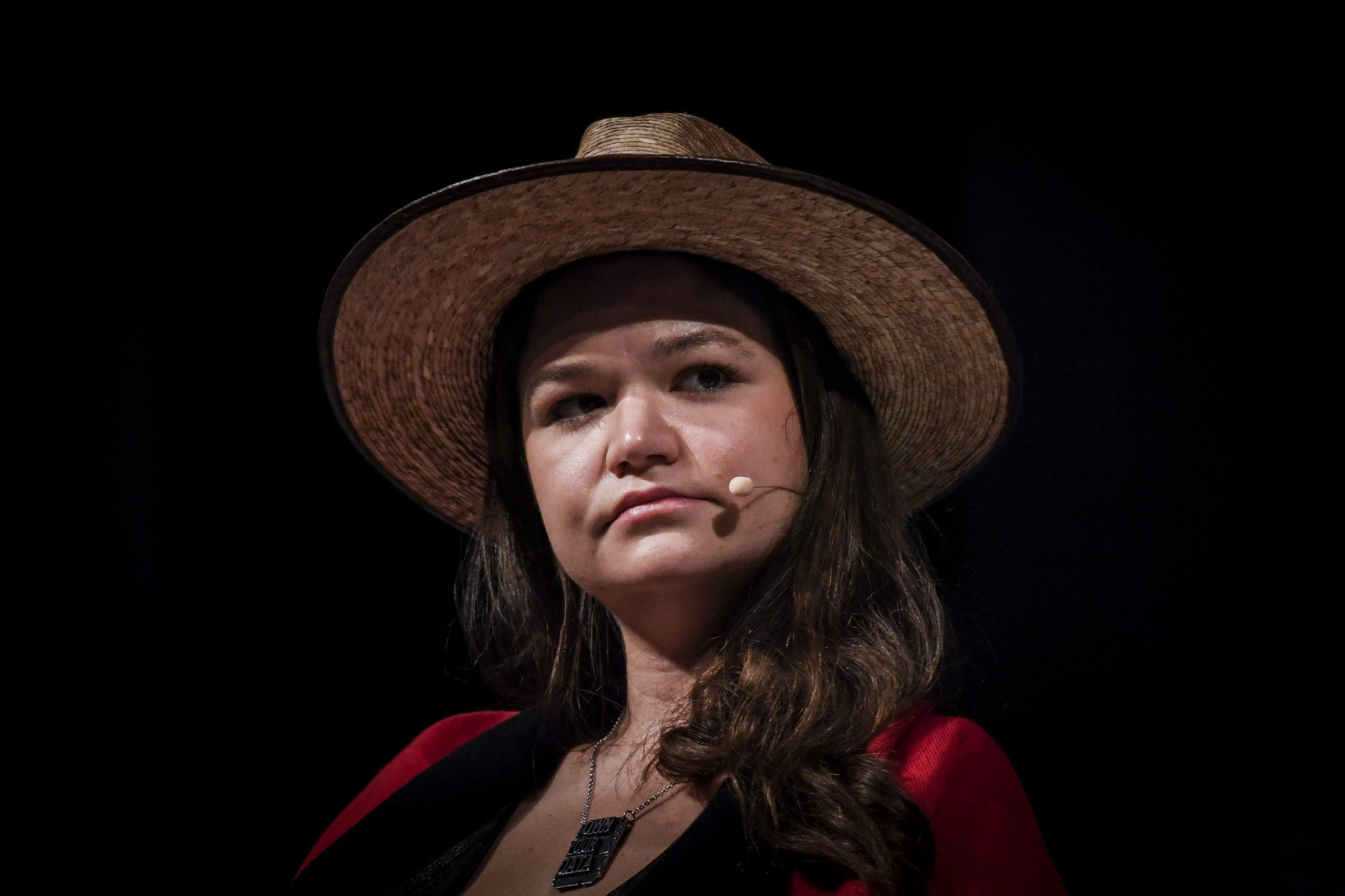 Tem um perfil de Facebook anterior a abril de 2015? Esqueça a sua privacidade. Quem o diz é Brittany Kaiser, e ela sabe do que fala