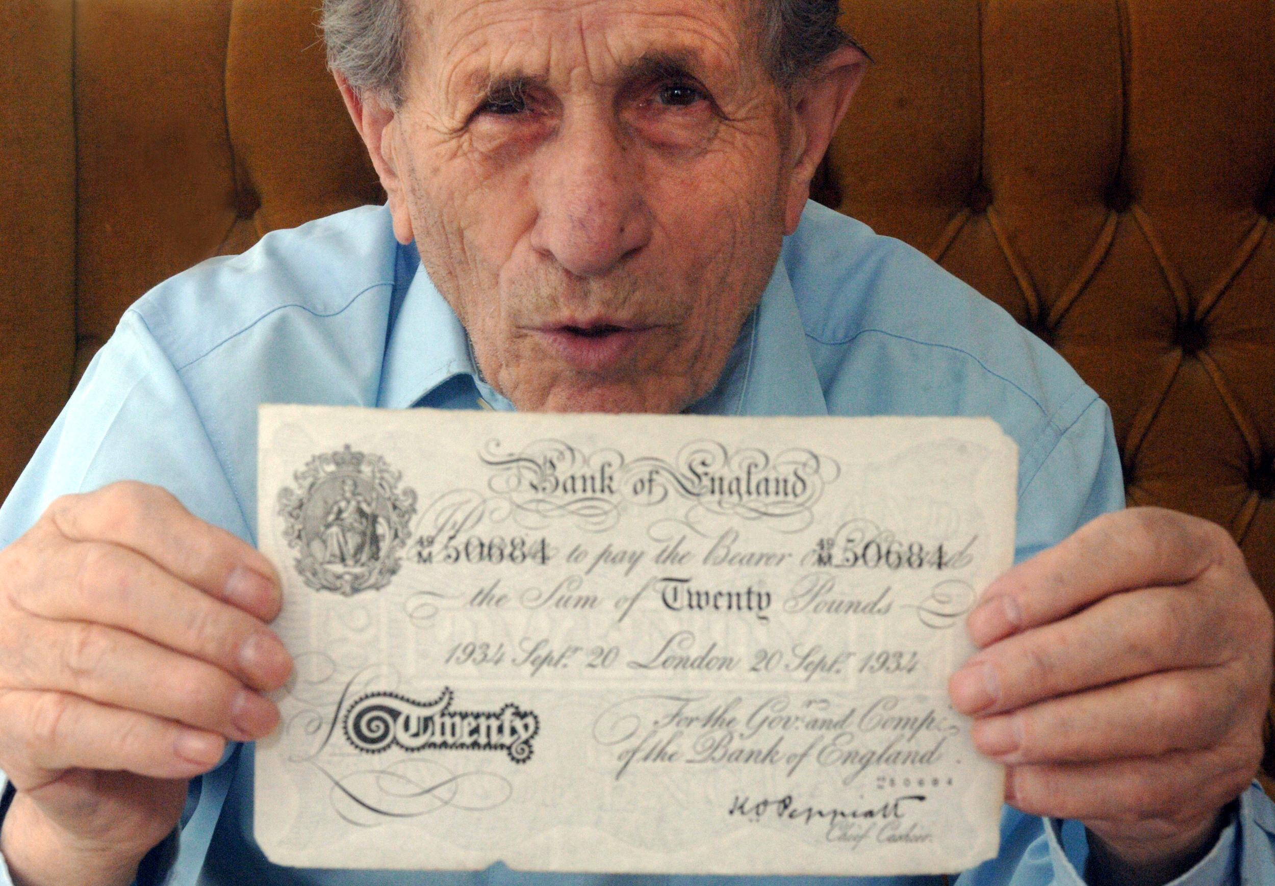 Morreu Adolf Burger, o falsificador judeu que denunciou a operação secreta alemã para arruinar a economia dos aliados