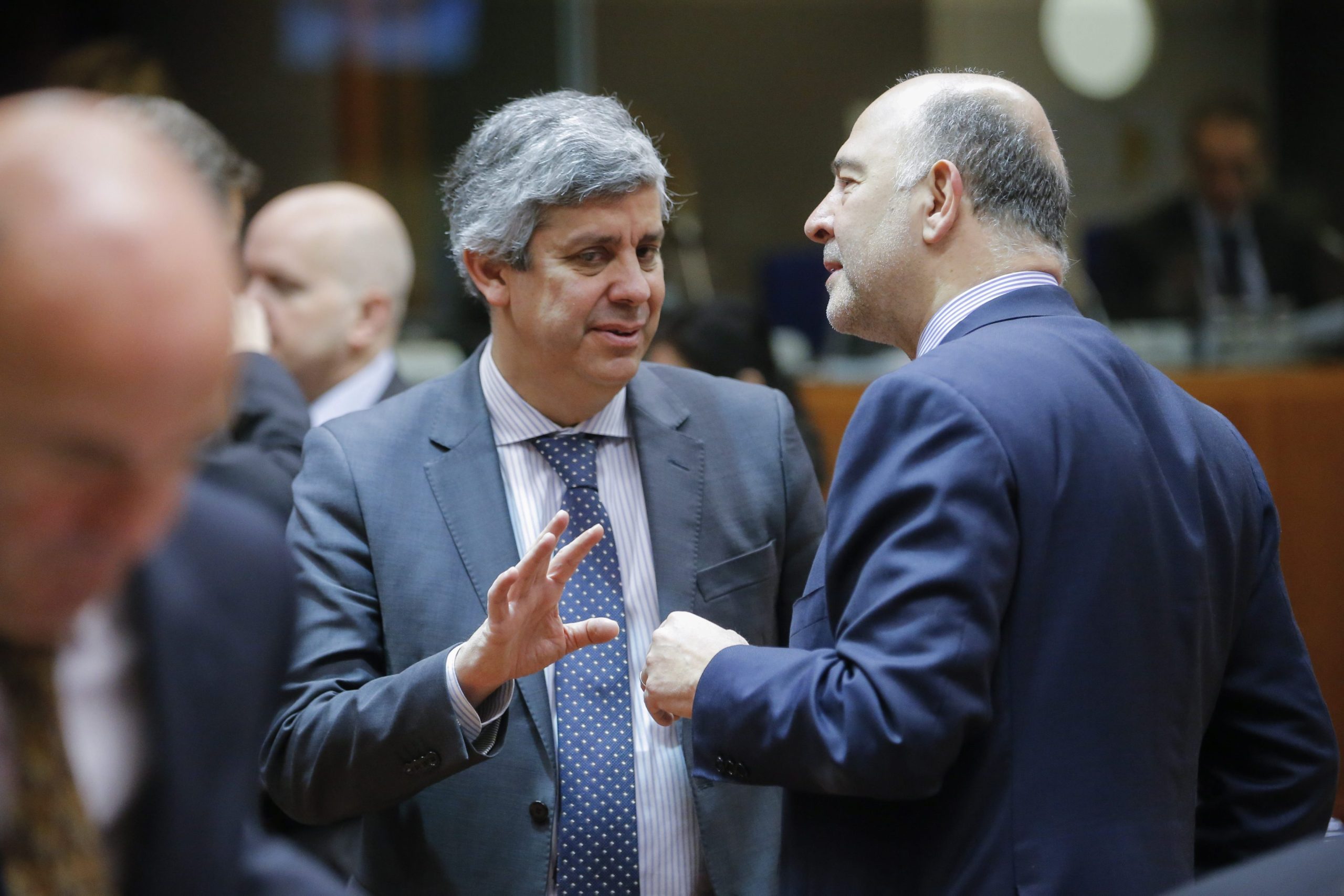 OE2017: Bruxelas acredita que riscos em Portugal não se materializarão