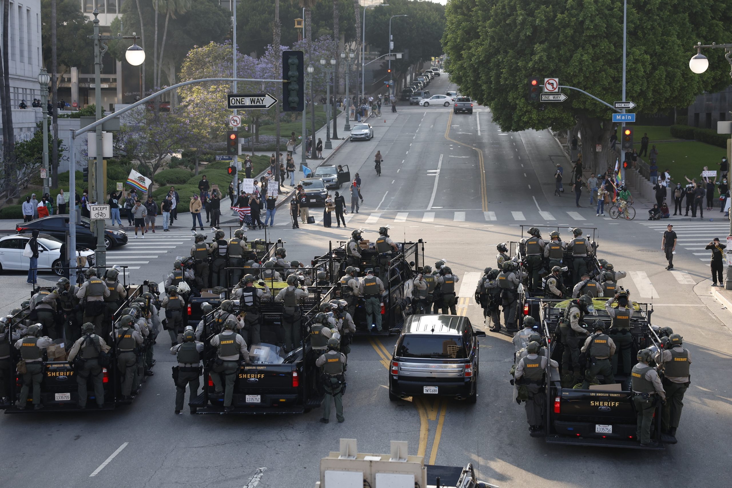 Juiz impede Trump de enviar tropas da Califórnia para Portland
