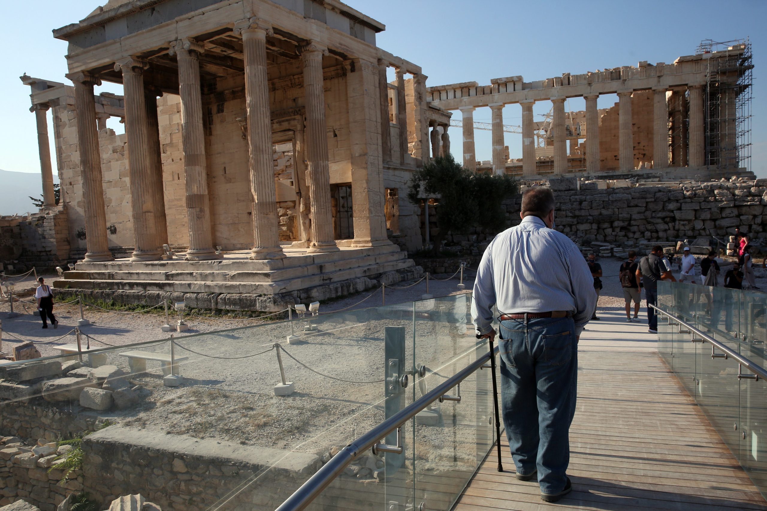Atenas encerra locais históricos ao público devido a onda de calor